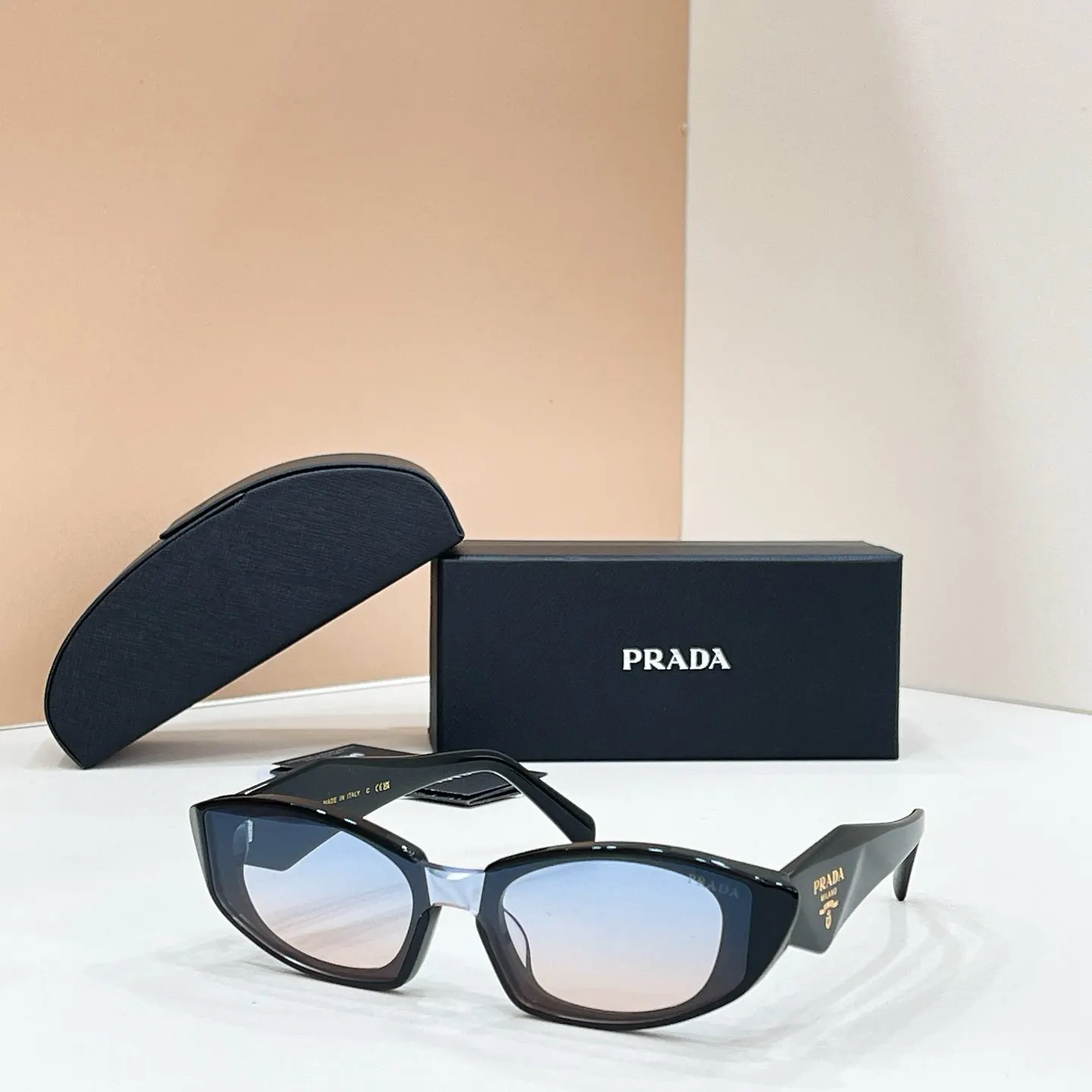 PRADA PR 2150S 太阳眼镜 時尚遮阳款