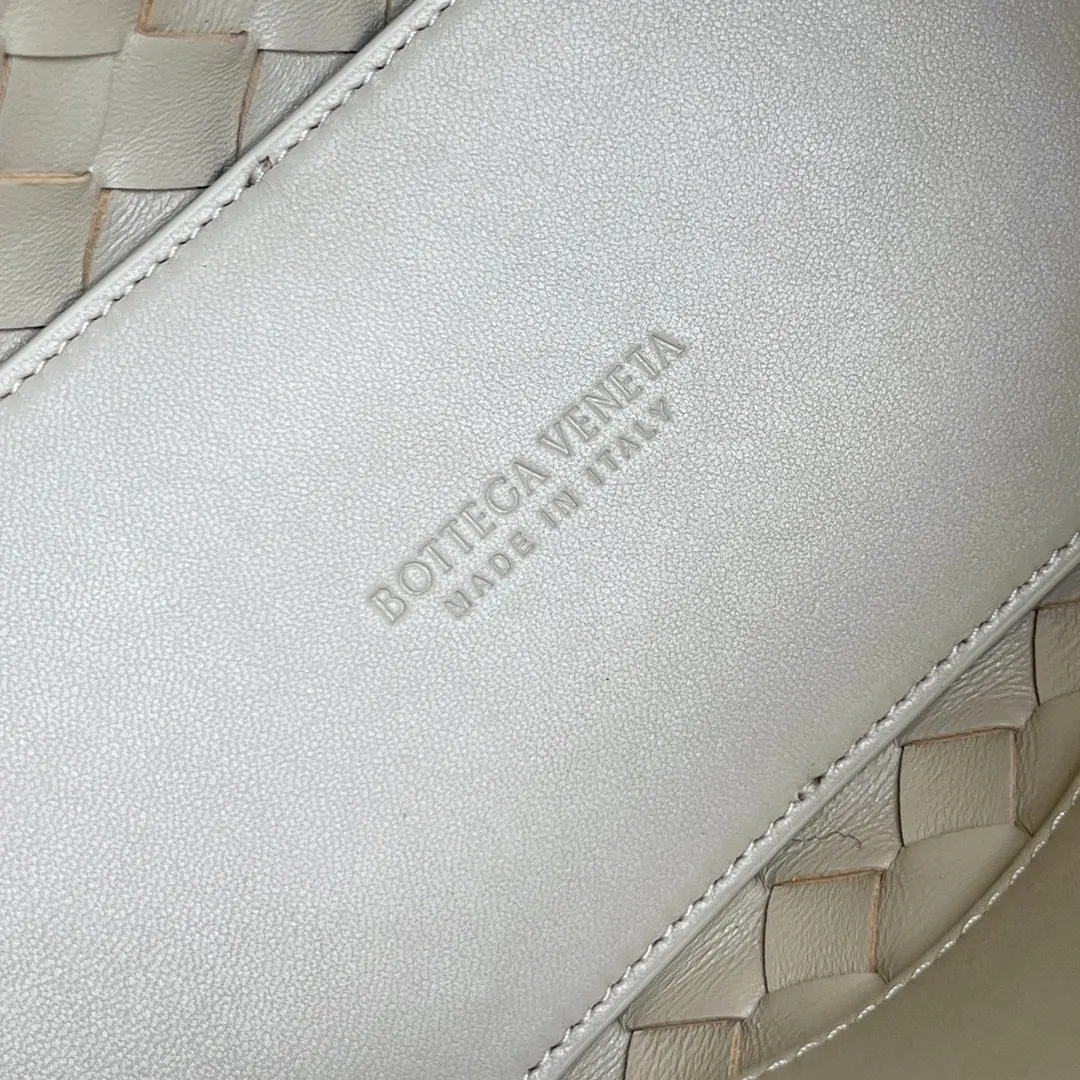 Bottega Veneta 金色 羊皮 斜挎包 轻便斜挎款
