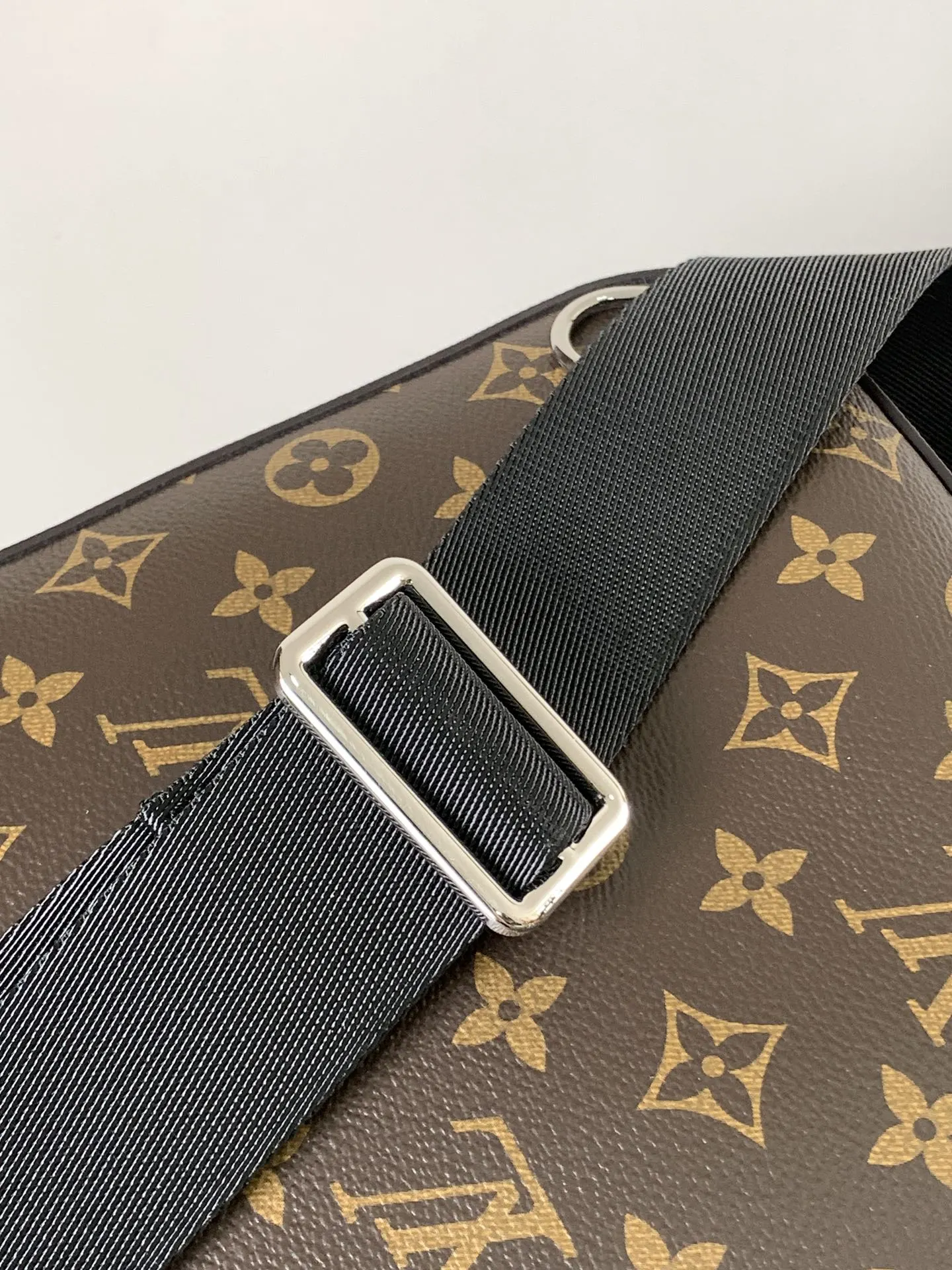 Louis Vuitton Monogram Shoulder Bag Leather