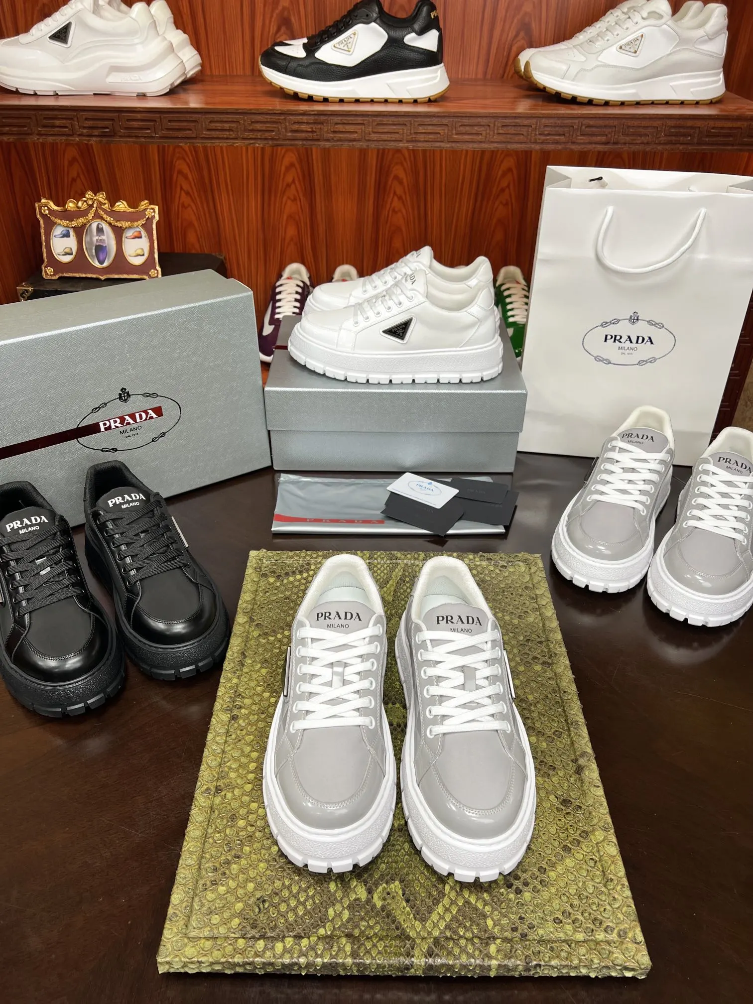 Prada Fashion Item Casual Versatile Leather
