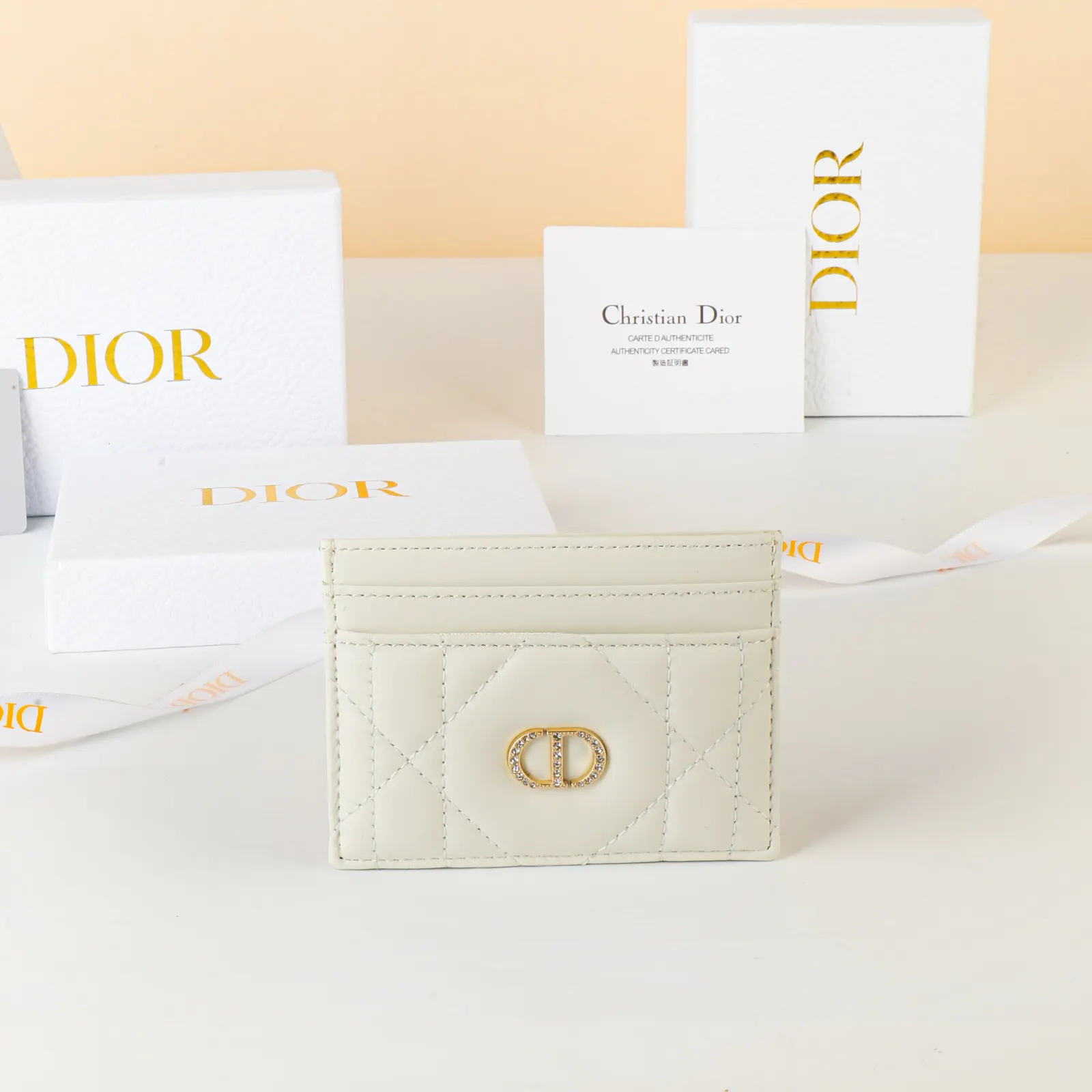 Dior Caro 白色羊皮卡夾 精緻配飾款