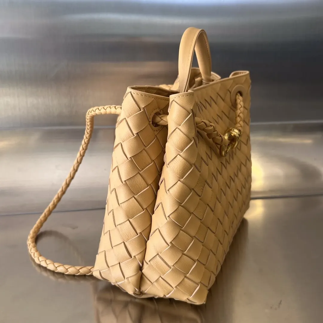 Bottega Veneta 金色 羊皮 斜背包 輕便斜挎款
