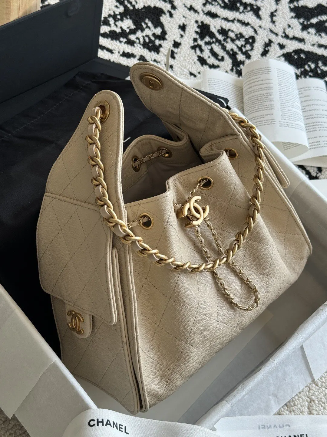 White Beige Hobo Shoulder Bag Vintage Leather