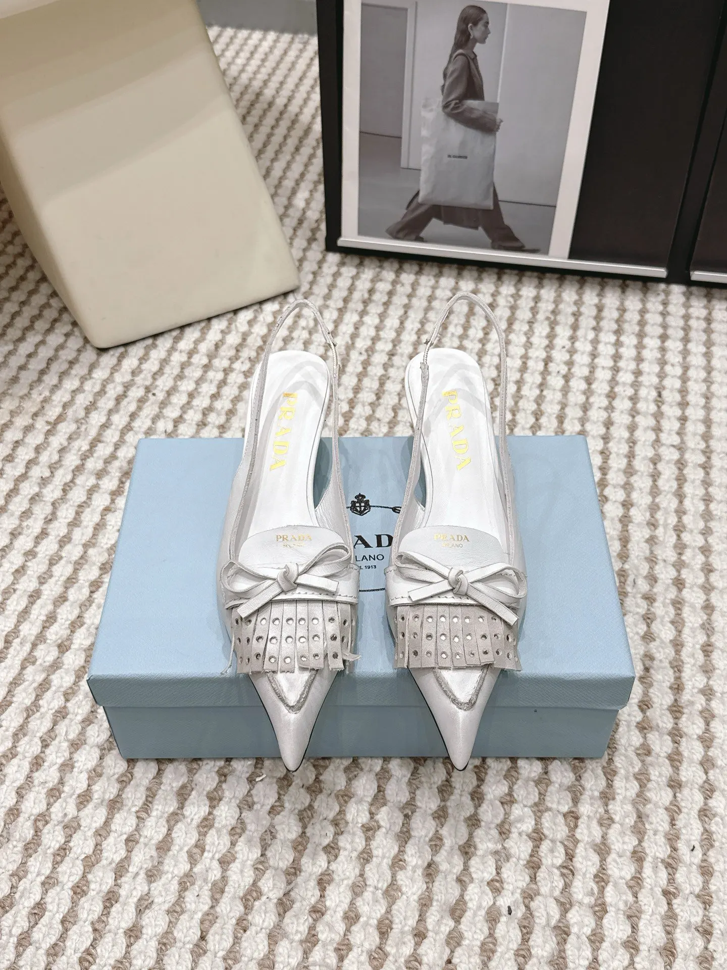 PRADA 黑色 皮革 拖鞋 休閒凉拖款