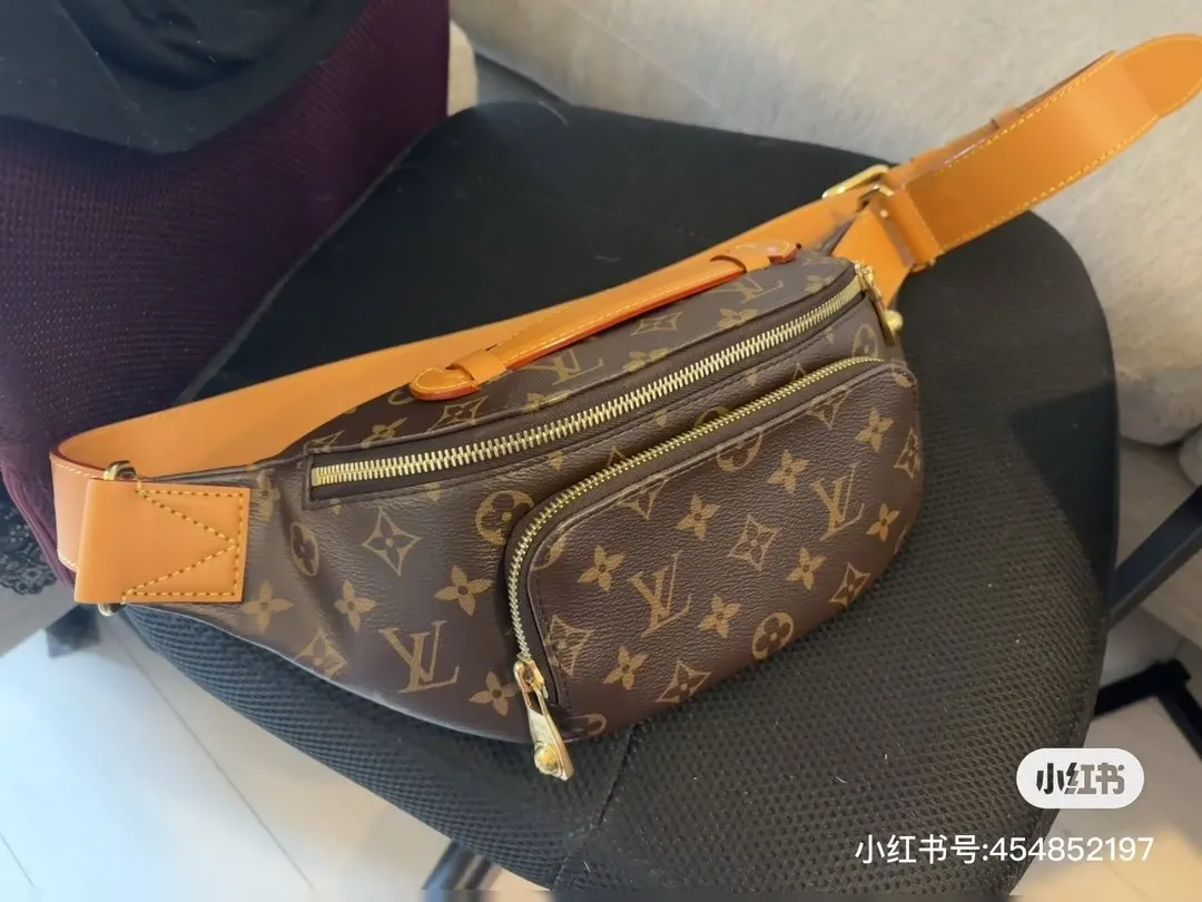 帆布 珠饰拉链头开启拉链前袋 可妥善收纳手机 钥匙与卡片 腰