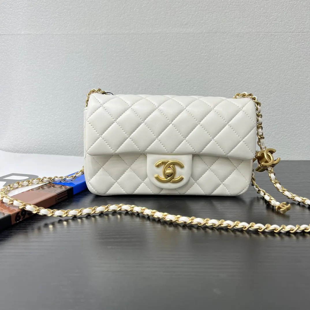 CHANEL 白色小羊皮菱格鏈條包 經典款
