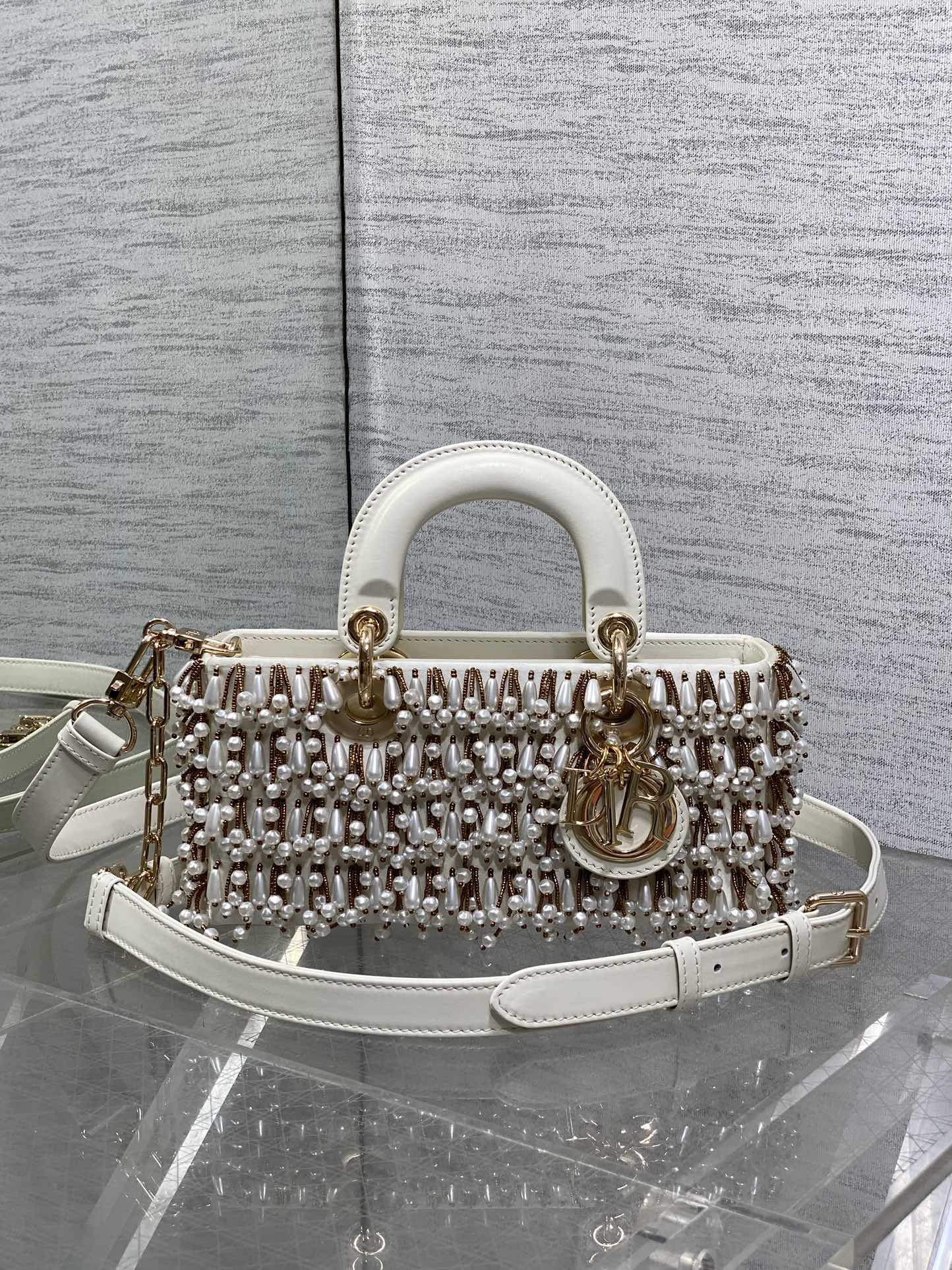 Dior 迷人优雅又气场十足 斜挎手拎也是女人味十足 经典 斜挎包 轻便斜挎款