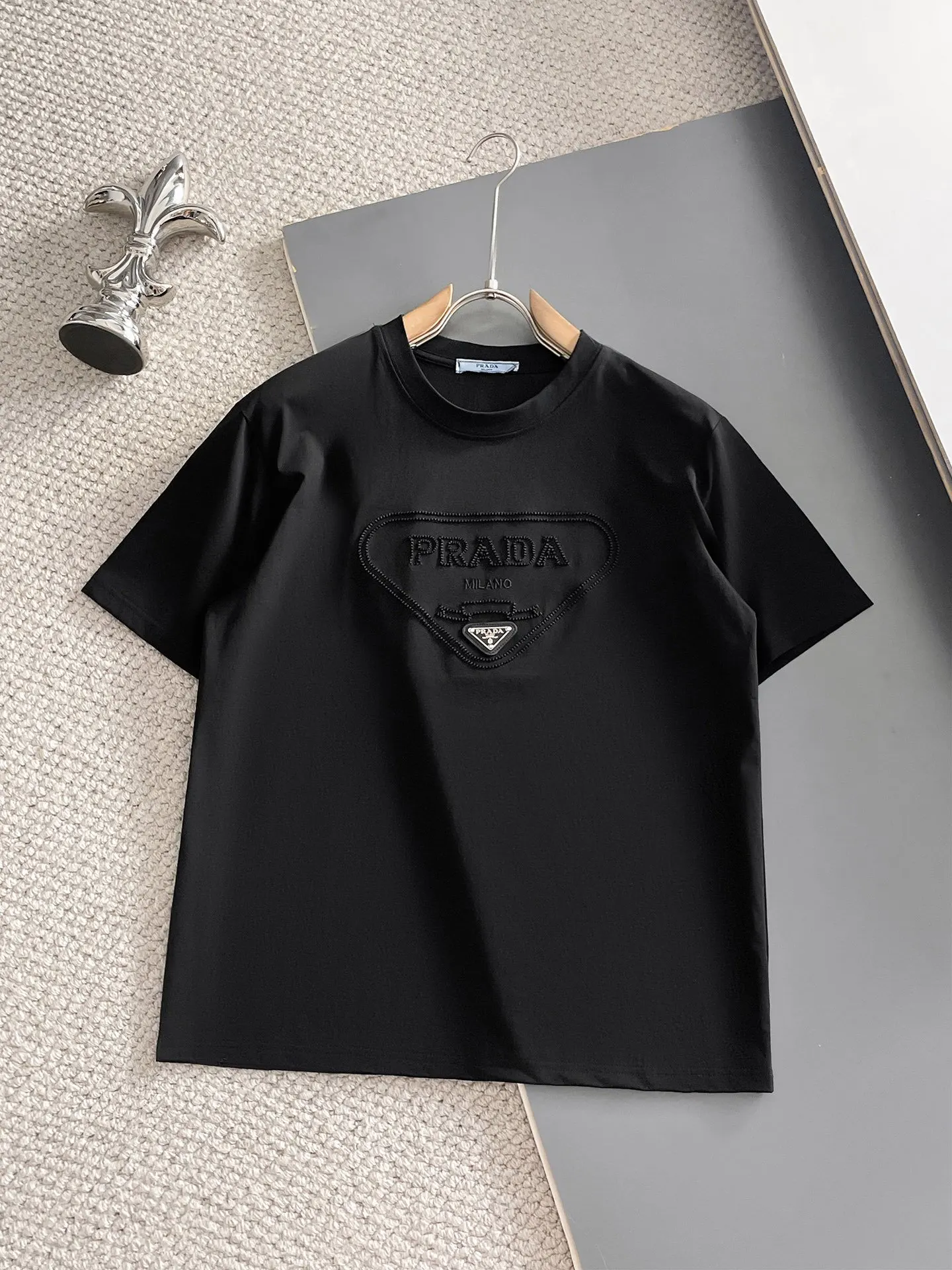 PRADA Logo 短袖T恤 休閒百搭款