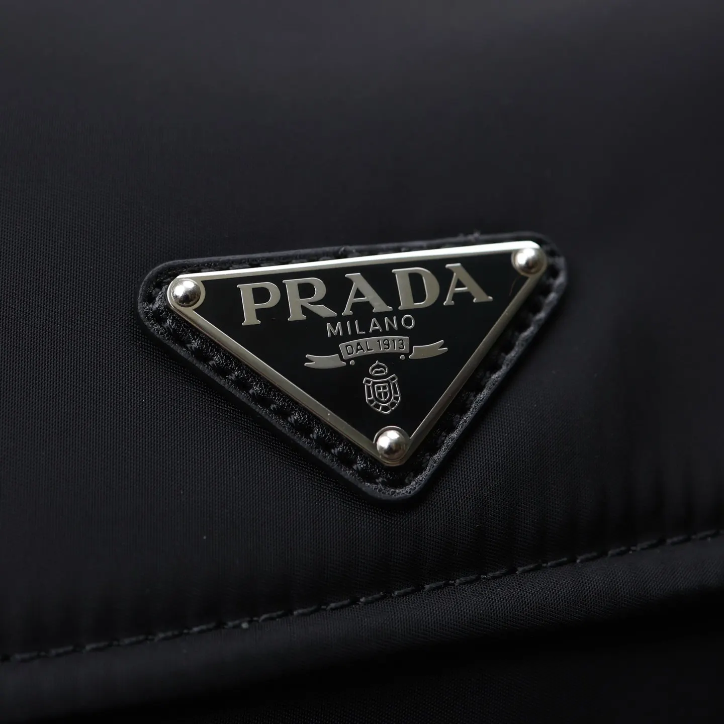 Prada 尼龍 斜背包 輕便斜挎款