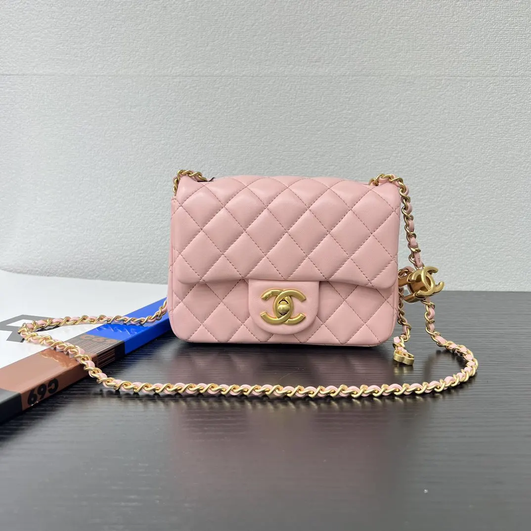 CHANEL 粉色小羊皮菱格鏈條包 金扣款