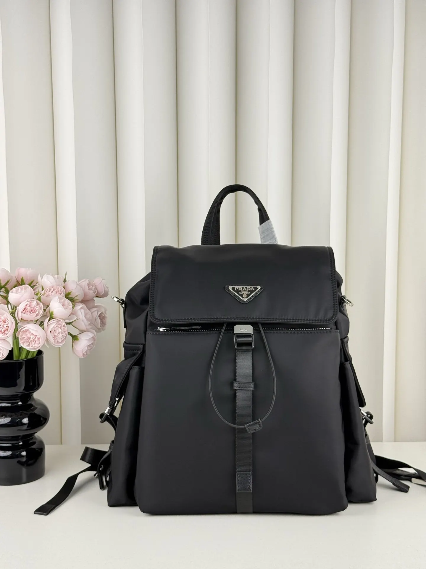 PRADA 黑色 Re-Nylon尼龍 雙肩背包 輕便实用款