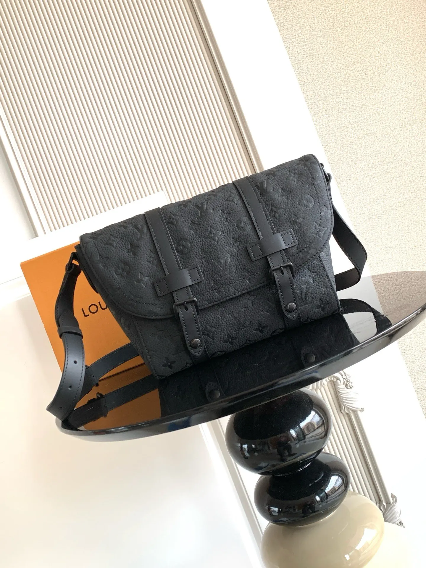 LV 黑色壓紋雙肩包 休閒款