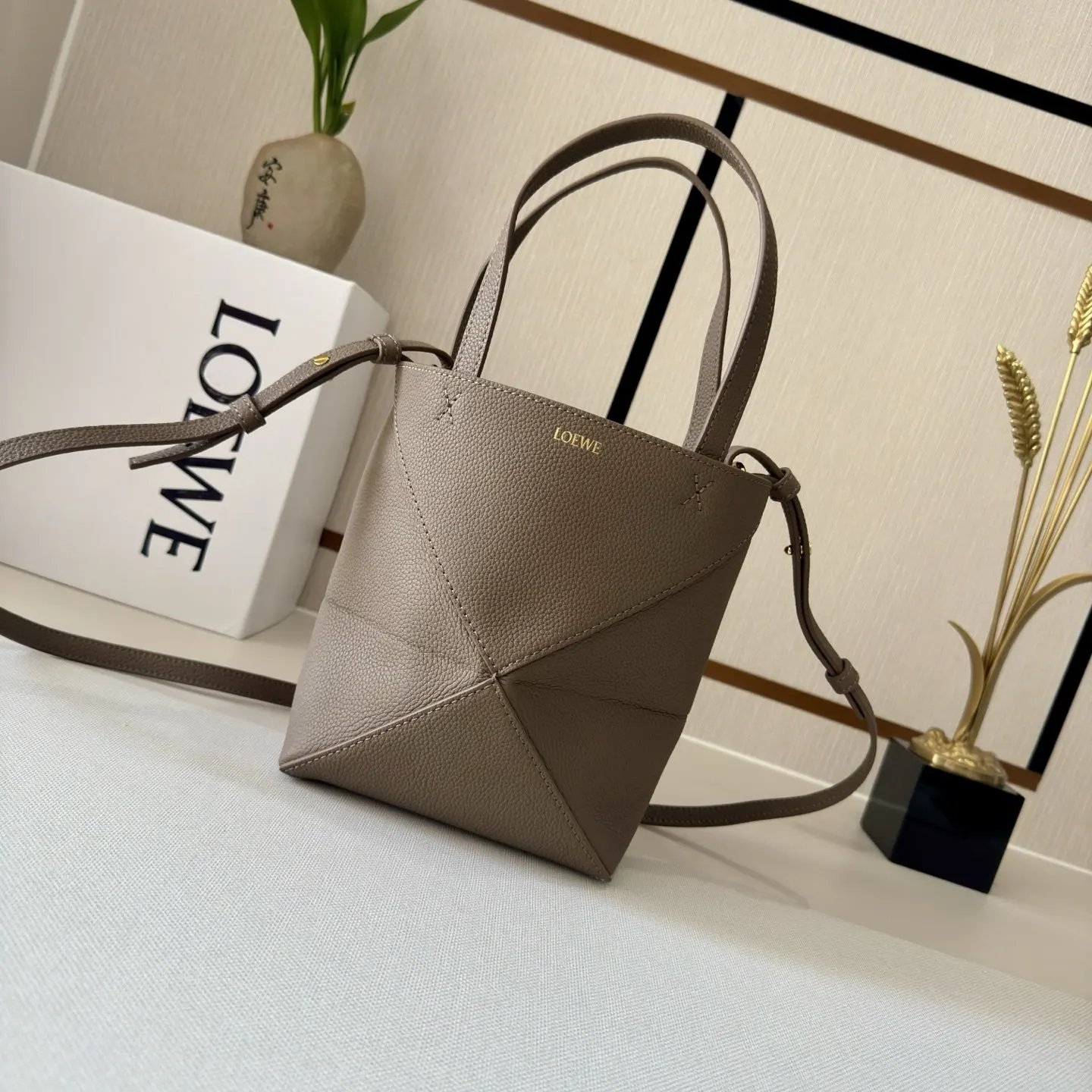 Loewe Puzzle 牛皮 斜背包 輕便斜挎款