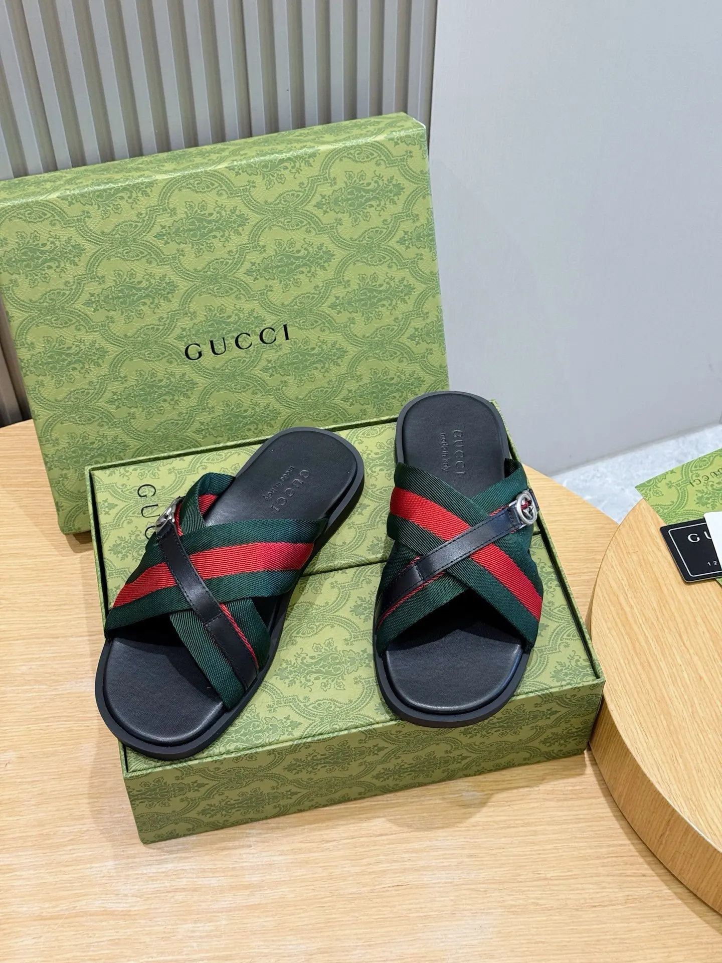 Gucci 黑色 拖鞋 轻便舒適款