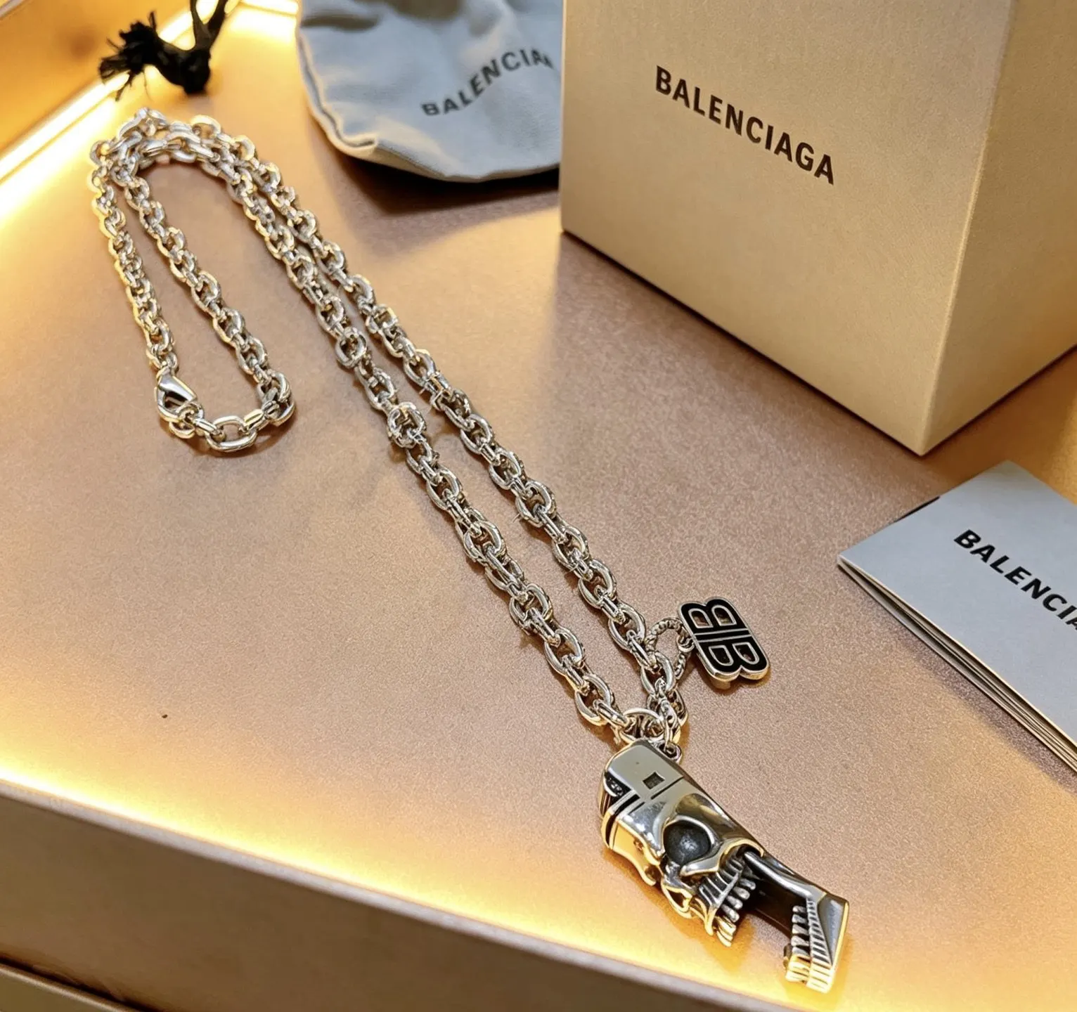 Balenciaga 項鍊 精致搭配款