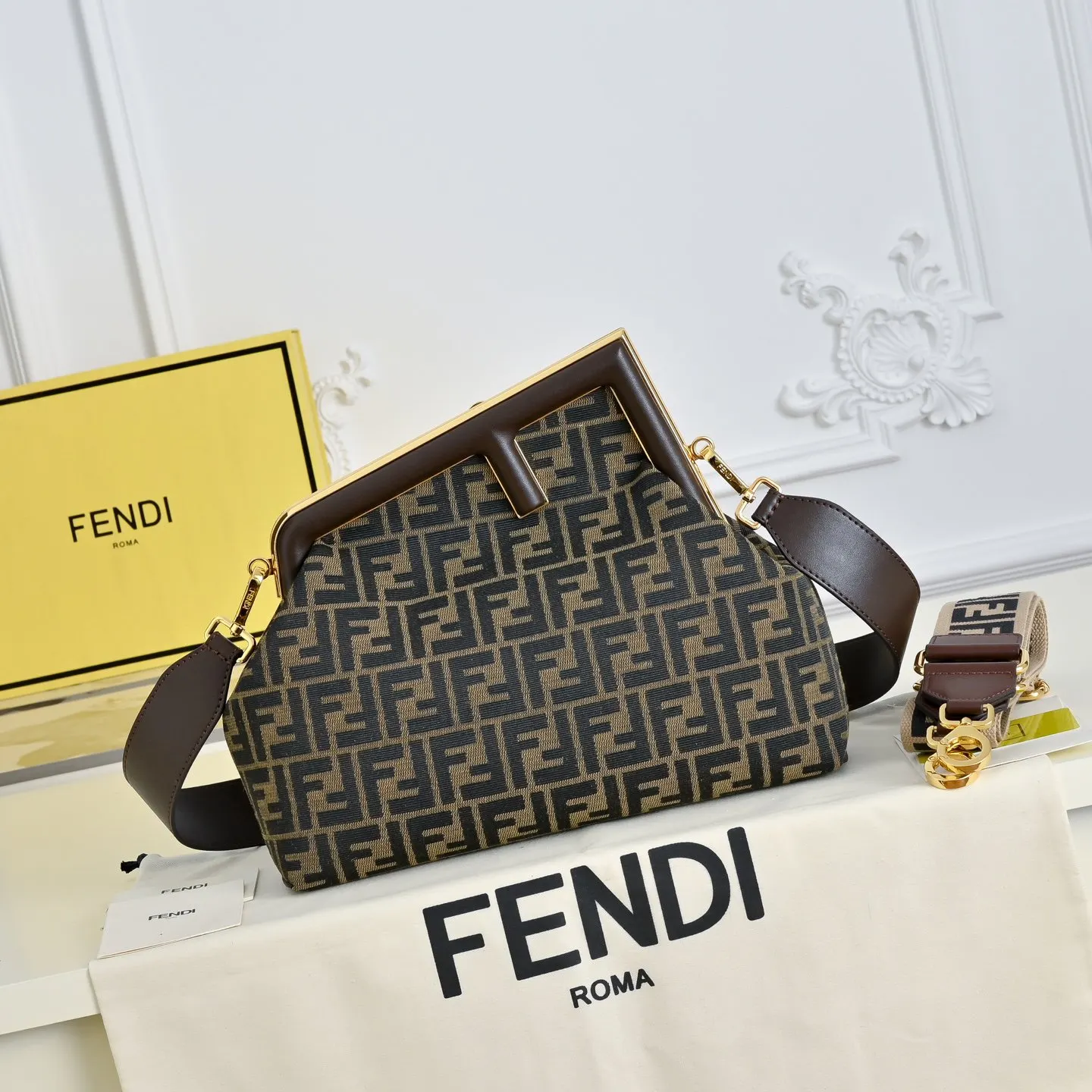 全新FEND First来了 手拿包 精致手拿款