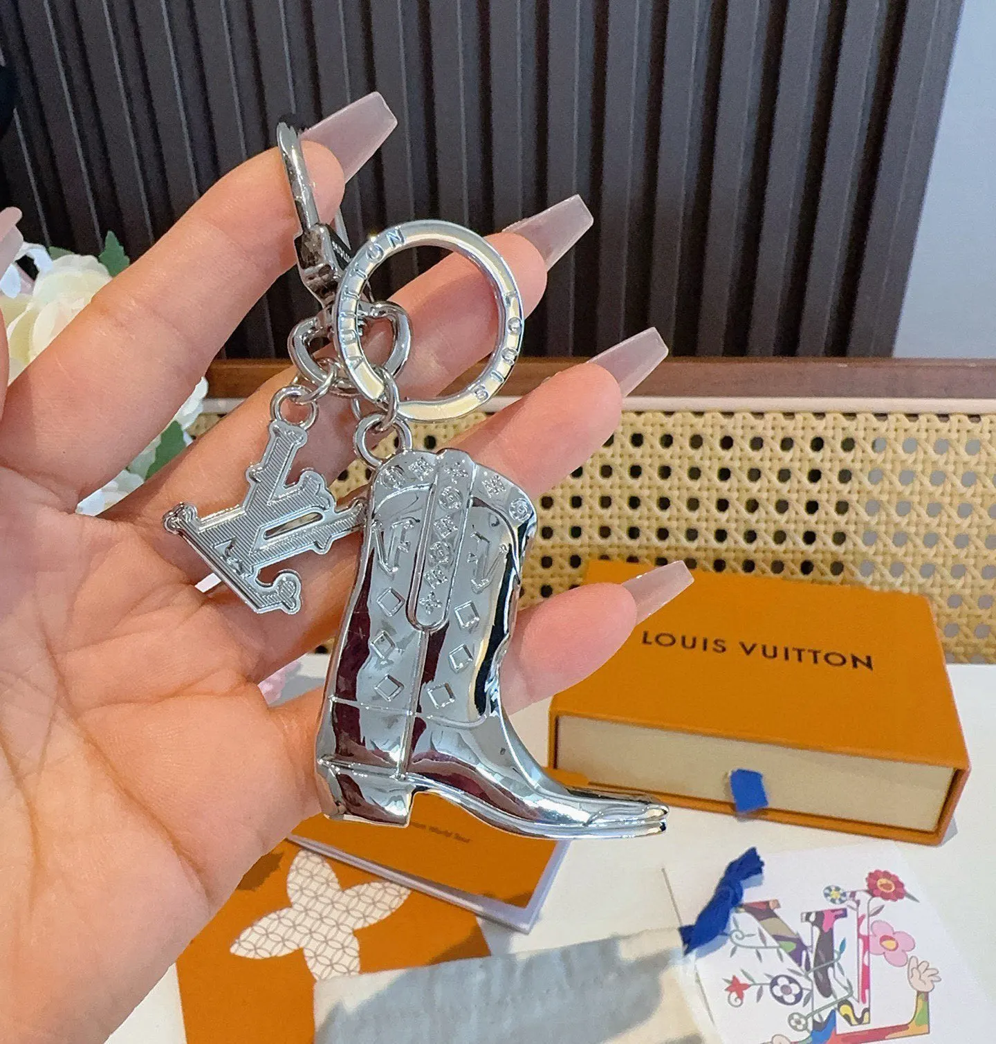LV 藍色毛絨玩偶鑰匙扣 趣味掛件款