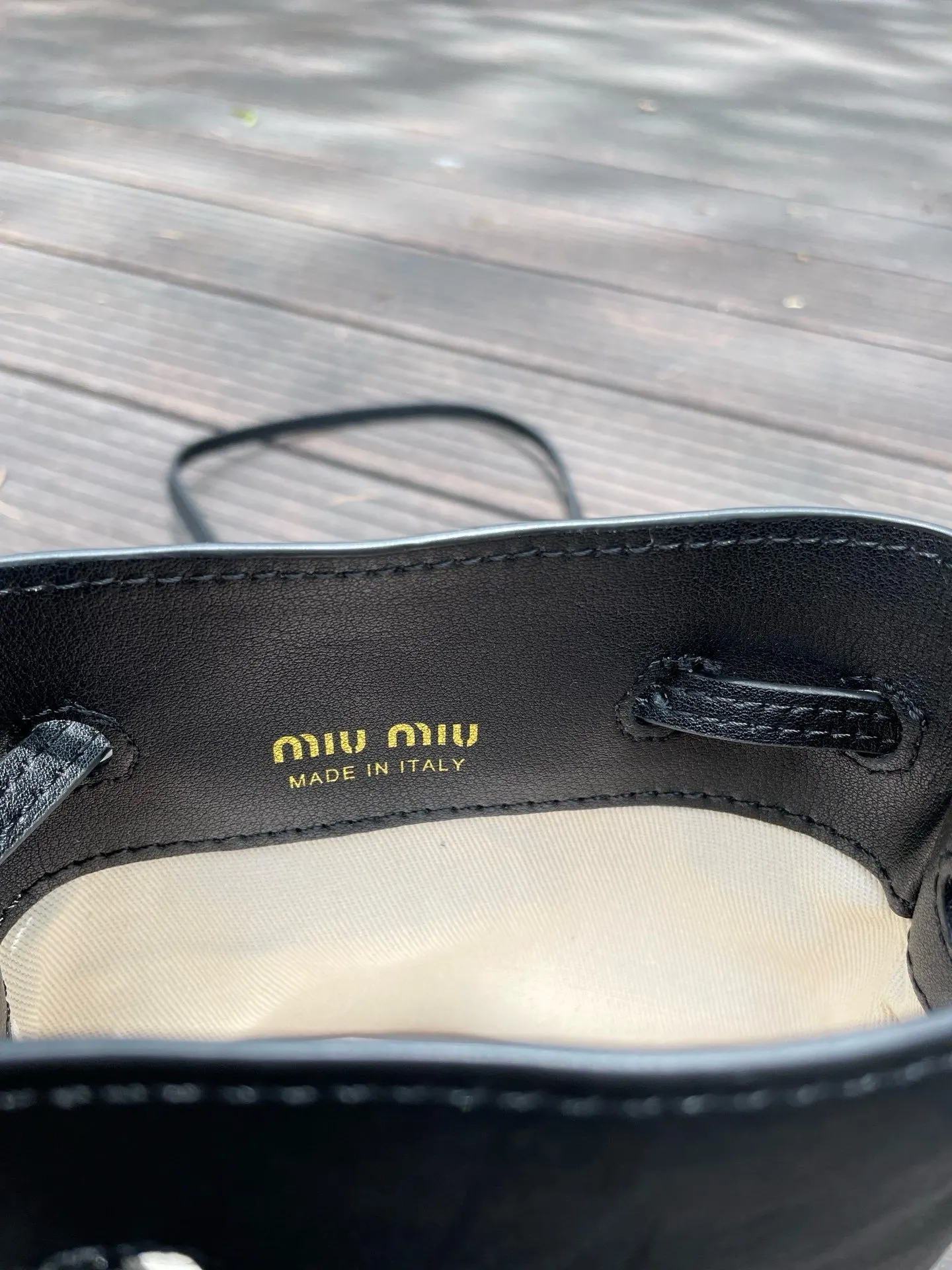 Miu 羊皮 羊皮福袋小桶包 个色 手 斜背包 輕便斜挎款