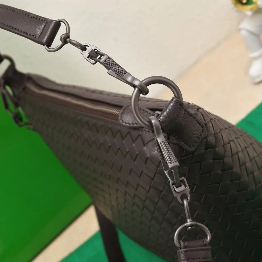 Bottega Veneta 羊皮 斜背包 輕便斜挎款