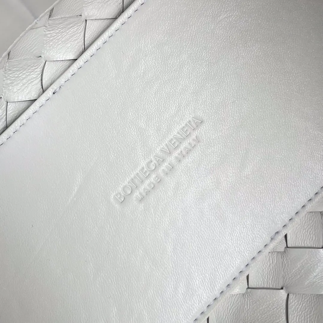 Bottega Veneta 金色 羊皮 斜背包 輕便斜挎款