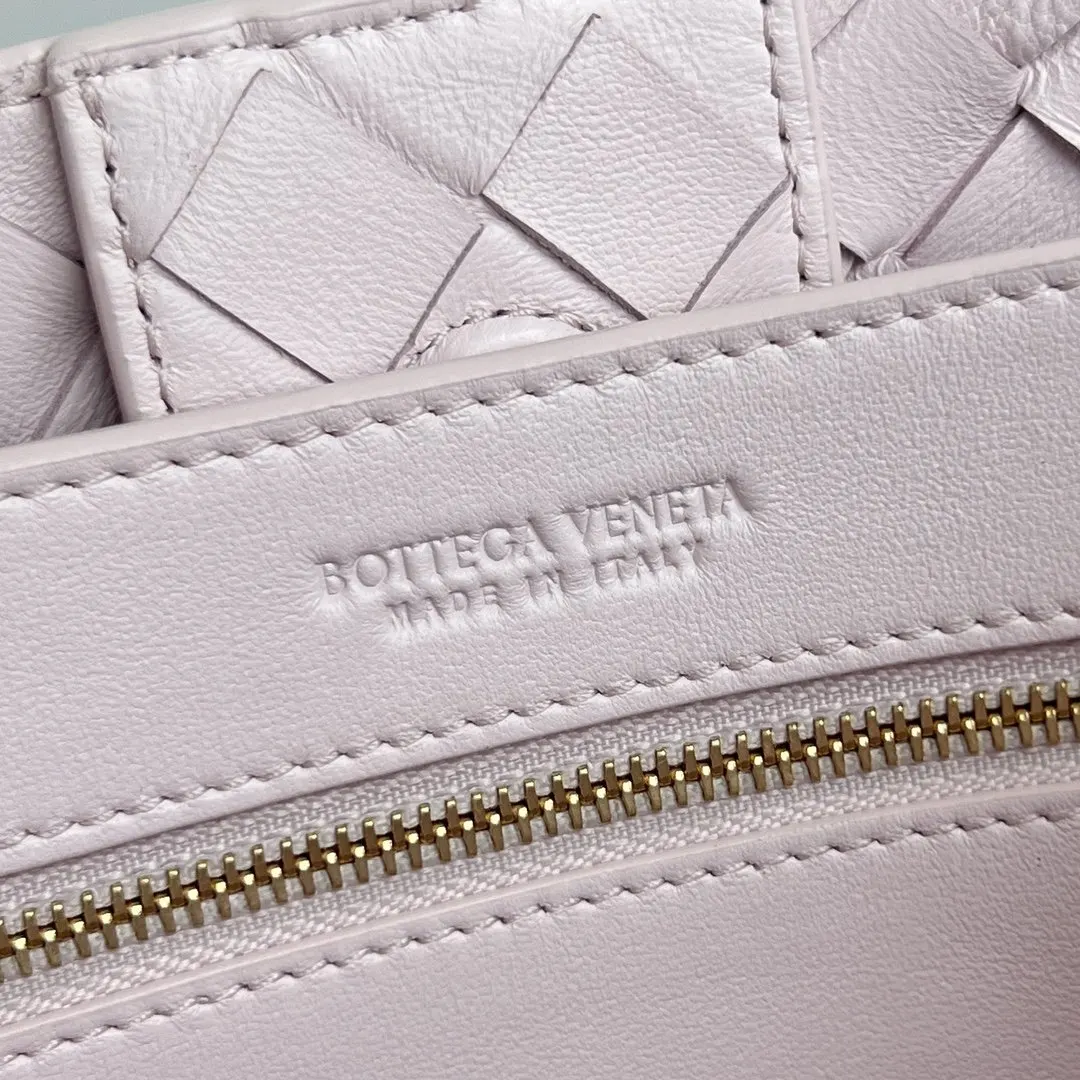 Bottega Veneta 金色 羊皮 斜挎包 轻便斜挎款