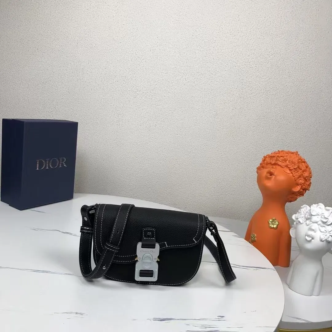 黑色 牛皮 市场 欢迎对比 马鞍手拿包附 精致手拿款