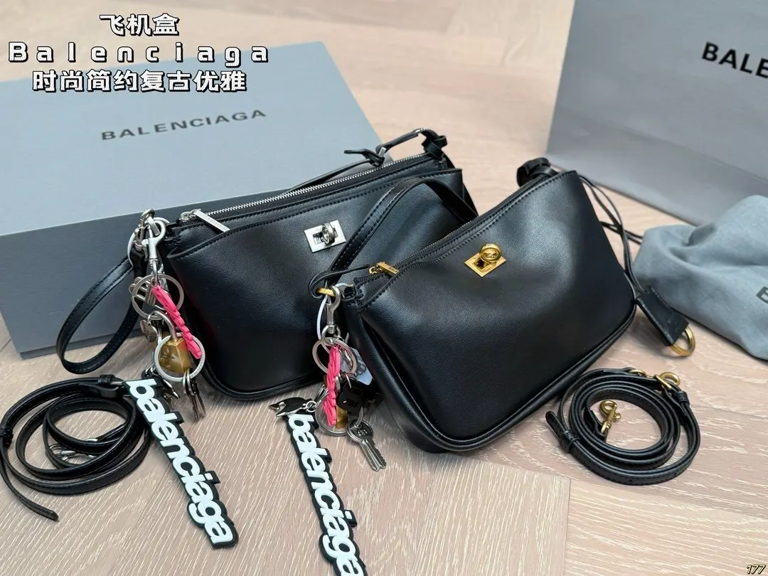 Balenciaga 巴黎世家 男女通用款哦 众多 斜背包 輕便斜挎款
