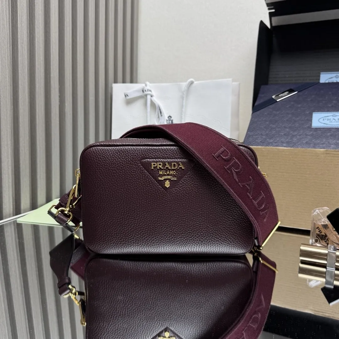 PRADA 牛皮 字母 Logo 雙肩背包 輕便实用款