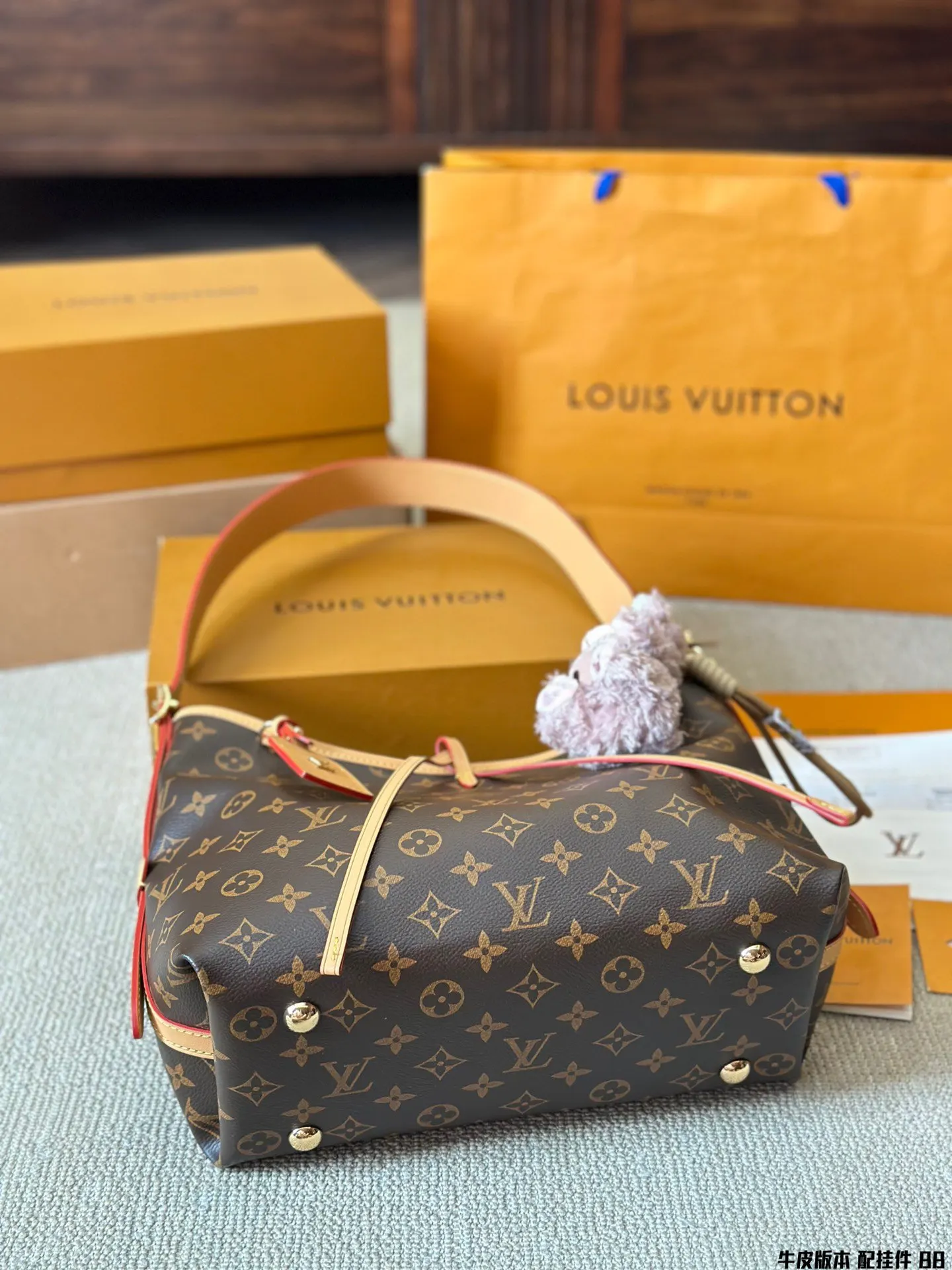 Neverfull 牛皮 斜挎包 轻便斜挎款