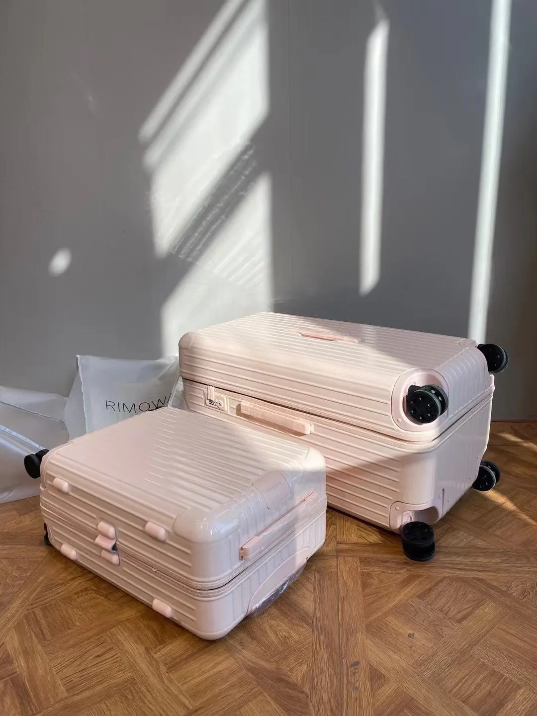 黑色 白色 rimowa日默瓦花瓣粉行李箱 登机箱 旅行箱 托运 旅行拉杆款 輕便出行款