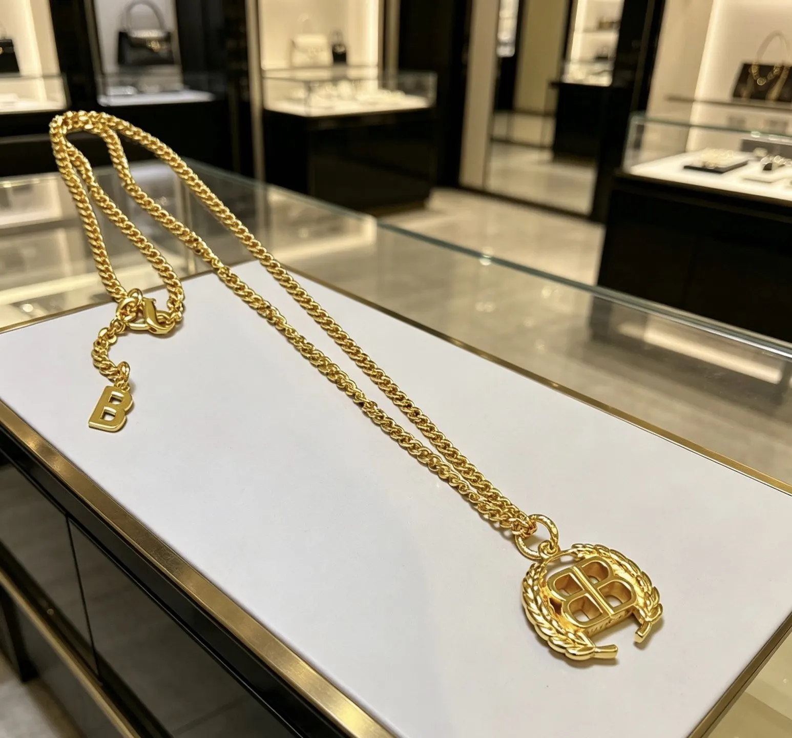 Balenciaga 項鍊 精致搭配款
