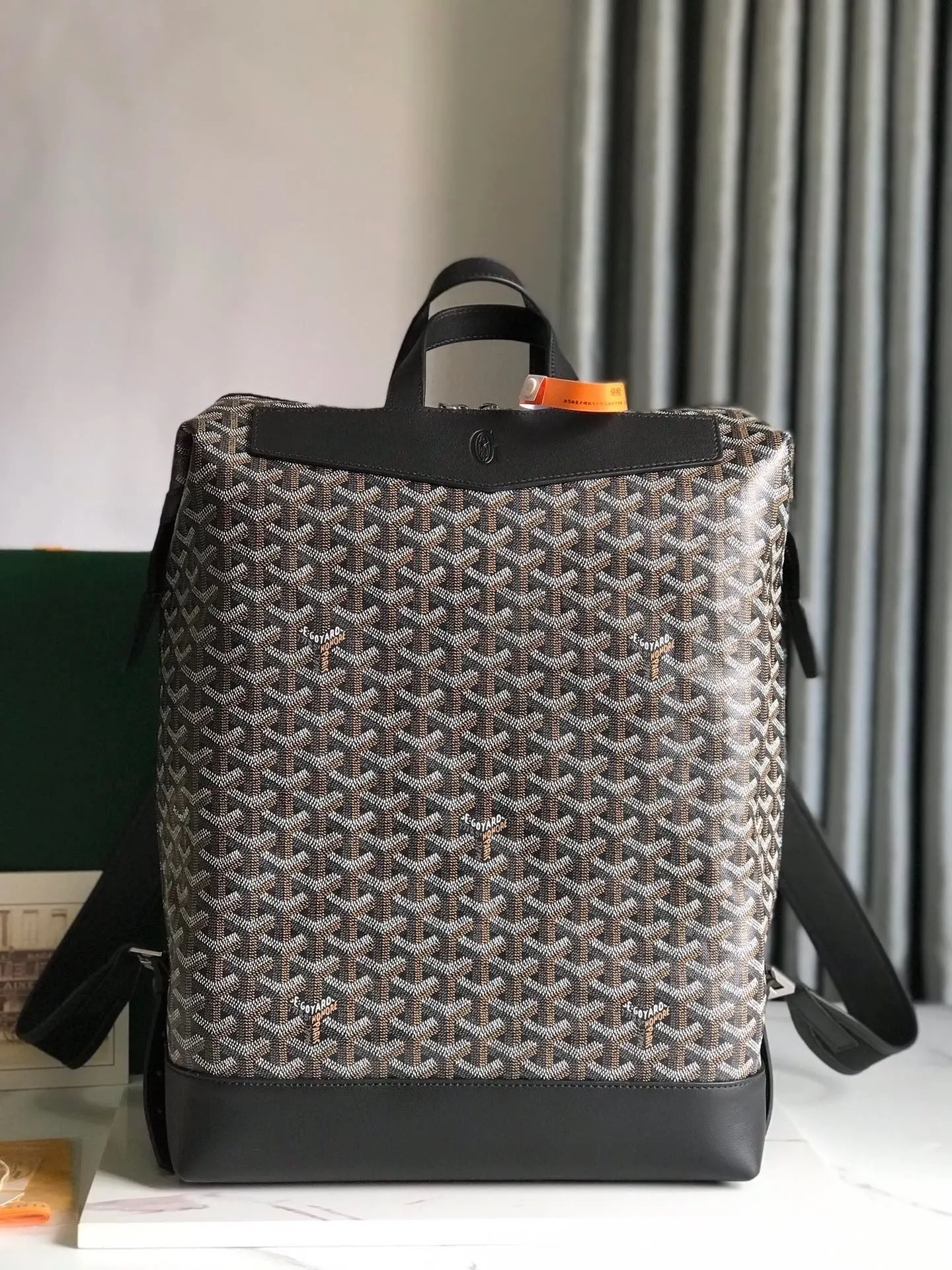 黑色 棕色 小牛皮 Cisain 雙肩包是标志性Ain背包的再发 实用雙肩款