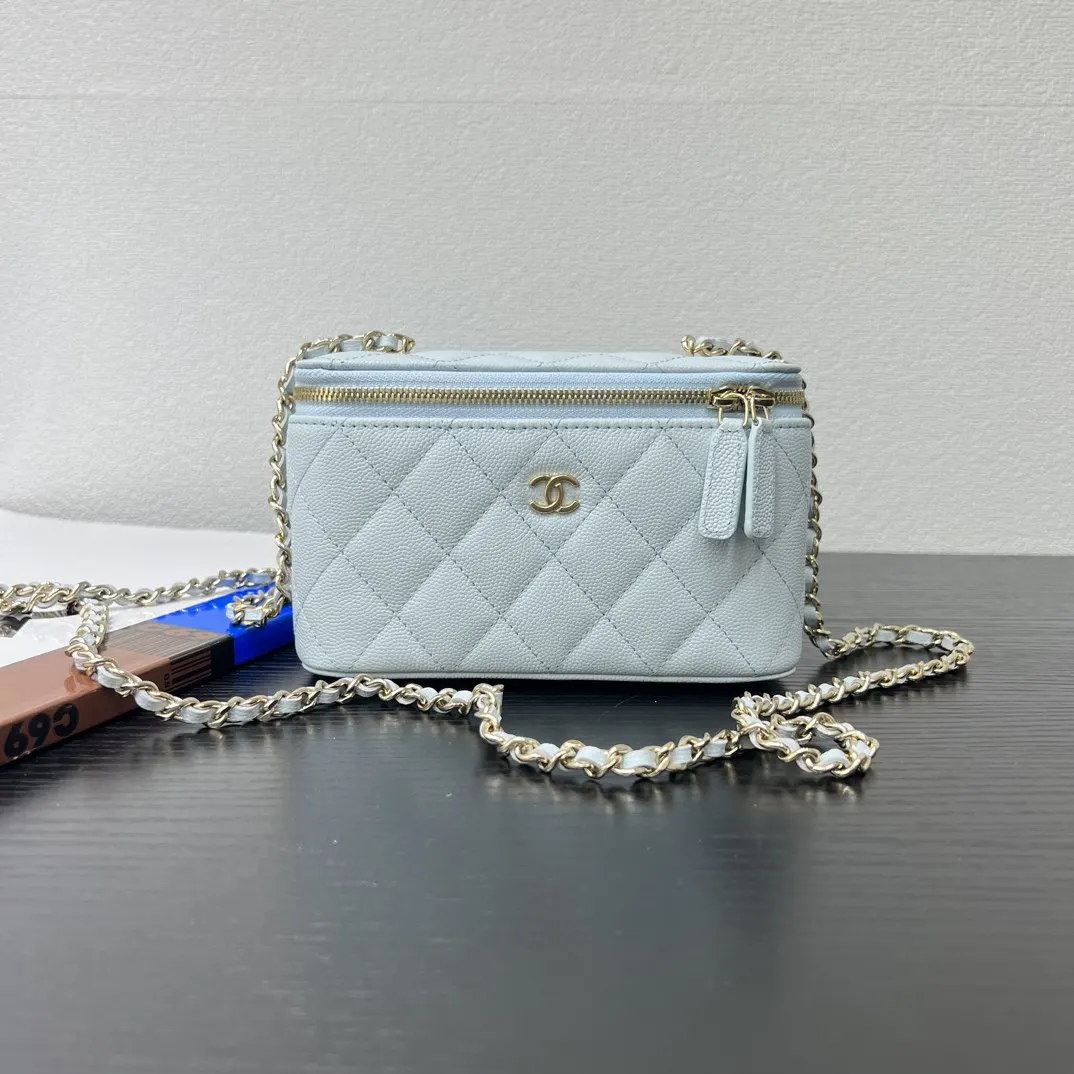 CHANEL 淺藍色牛皮翻蓋鏈條包 金链款
