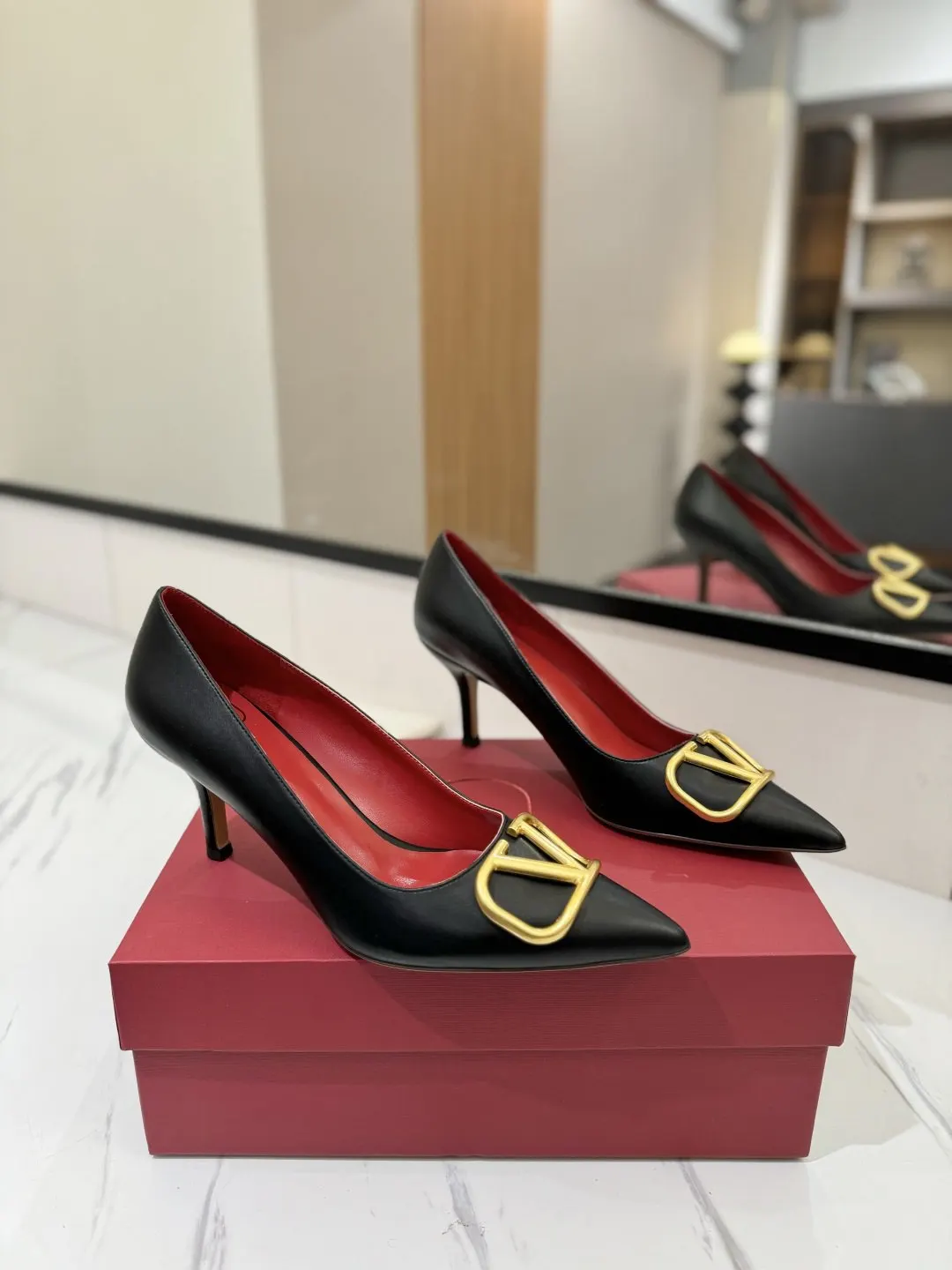 Valentino 金色 平底鞋 通勤约会款