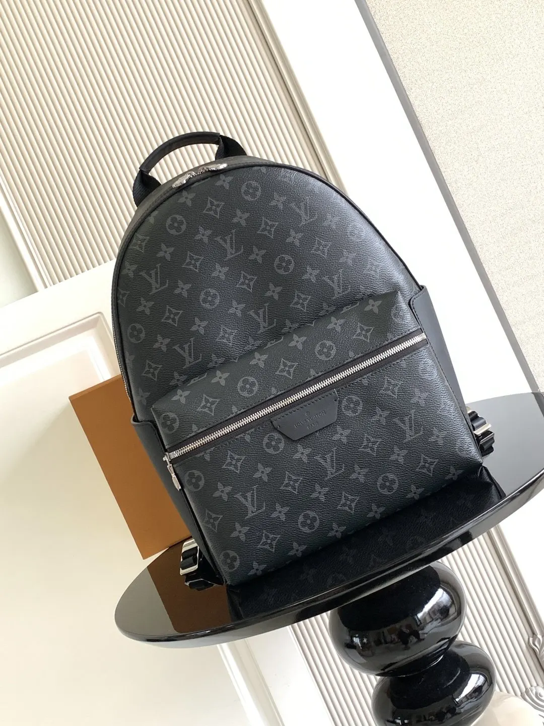 帆布 外袋 拉链前袋和开口侧袋方便取放物品 内袋确保收納井 雙肩包 实用雙肩款