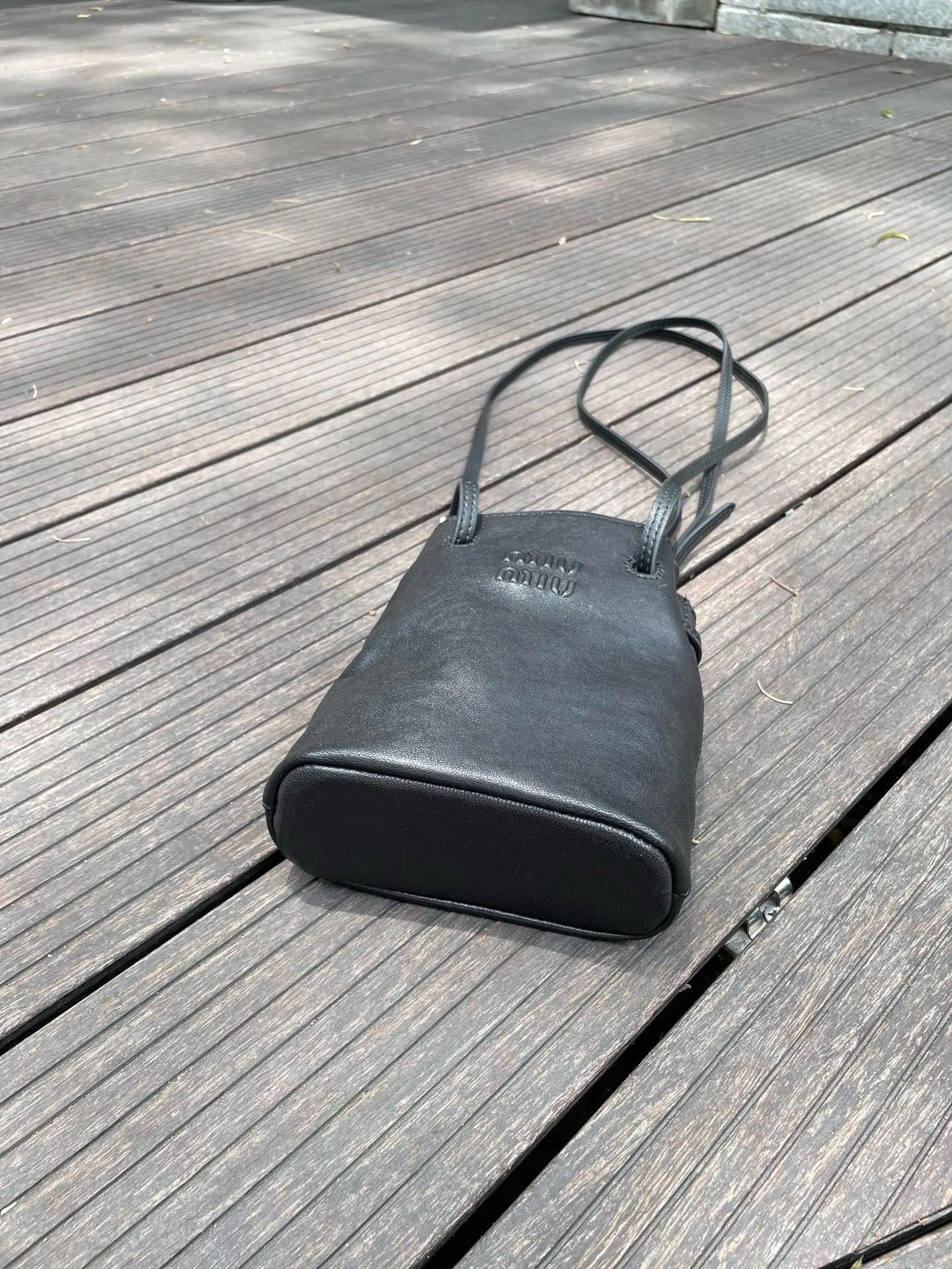 Miu 羊皮 羊皮福袋小桶包 个色 手 斜背包 輕便斜挎款