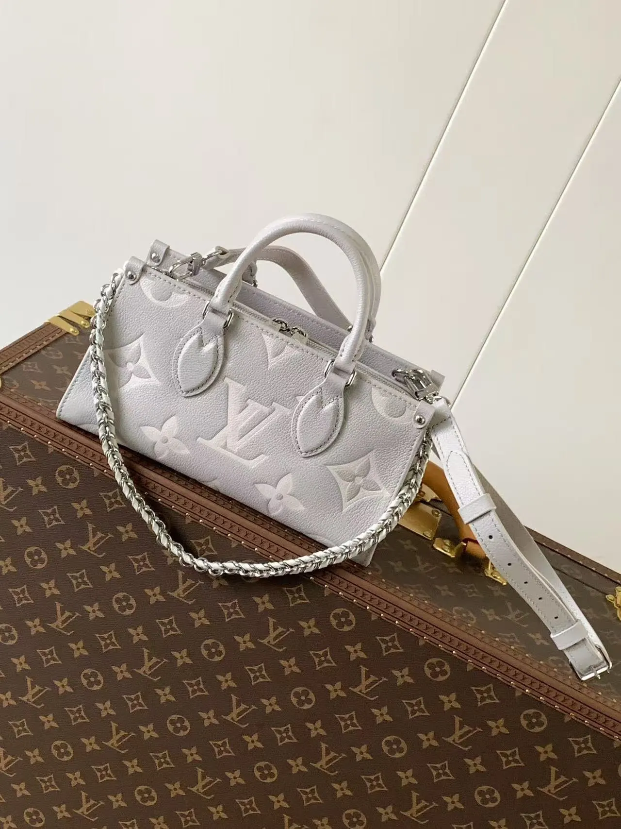 LV 黑色 米白 牛皮 收纳包 旅行收纳款