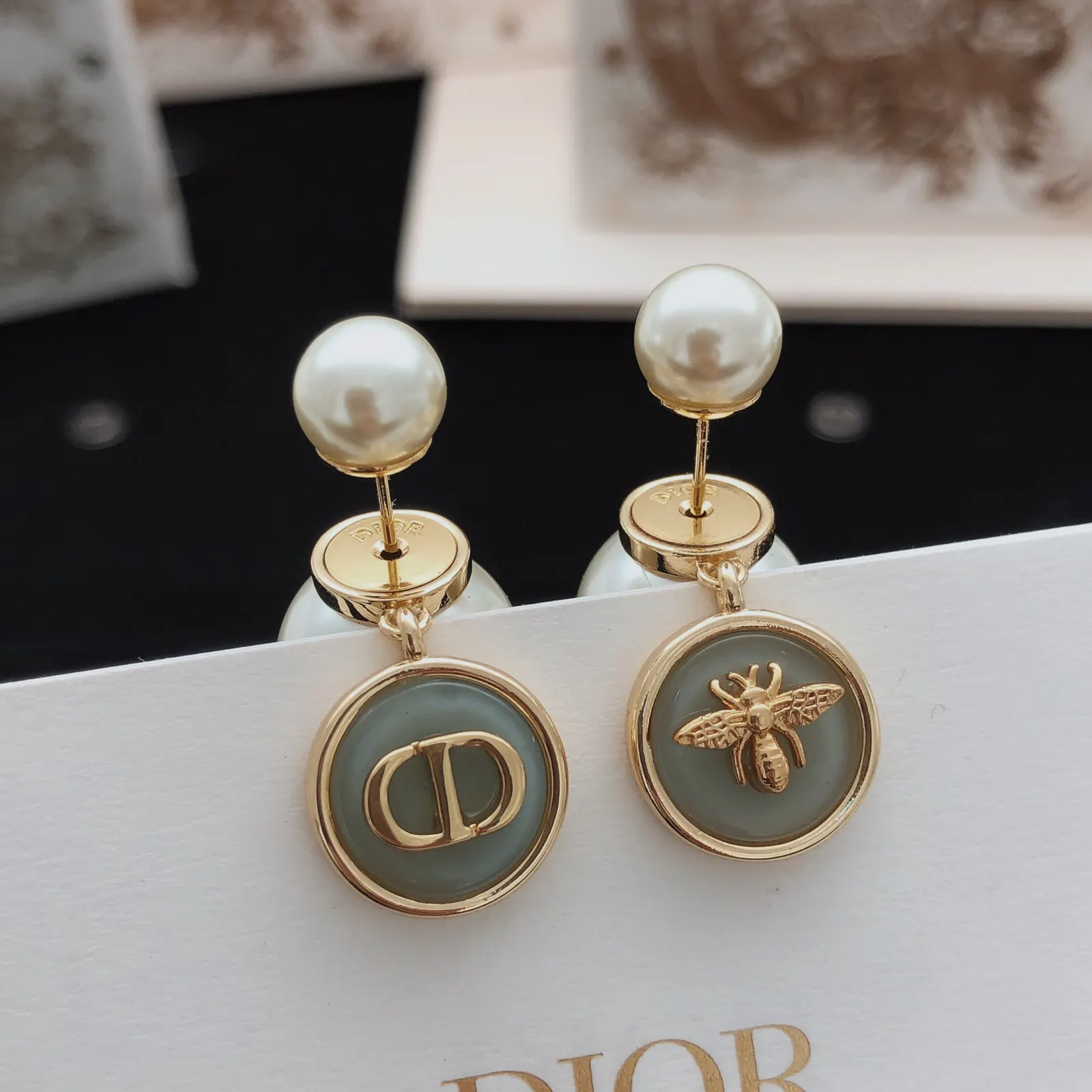 Dior 绿色 圆形 耳钉 小巧点缀款