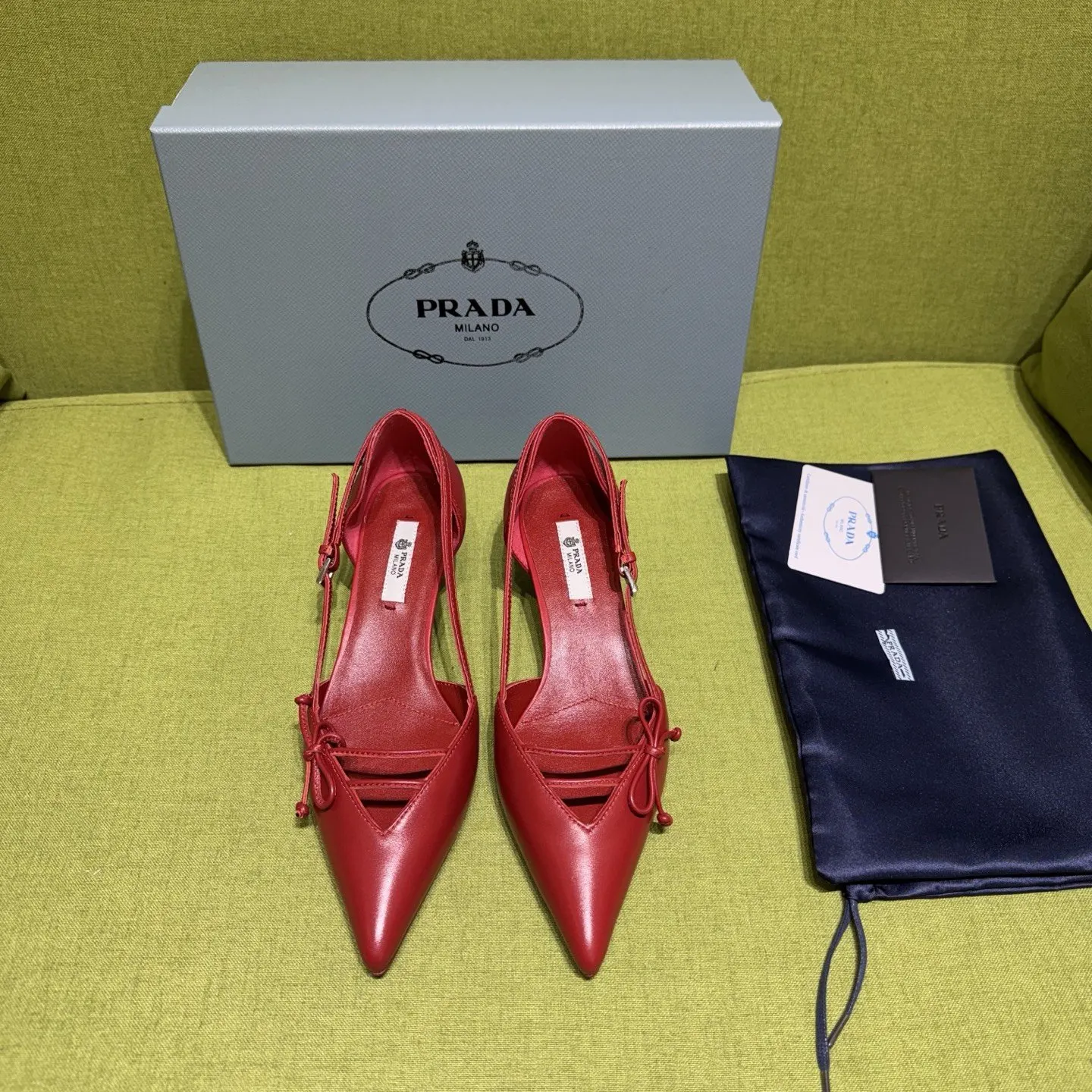 PRADA 羊皮 漆皮 字母 休閒鞋 舒適百搭款