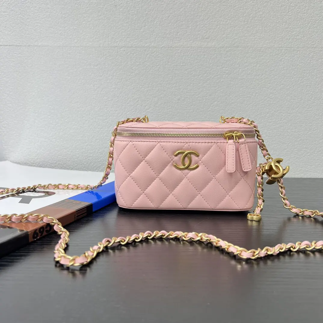 CHANEL 粉色小羊皮菱格鏈條包 小號款