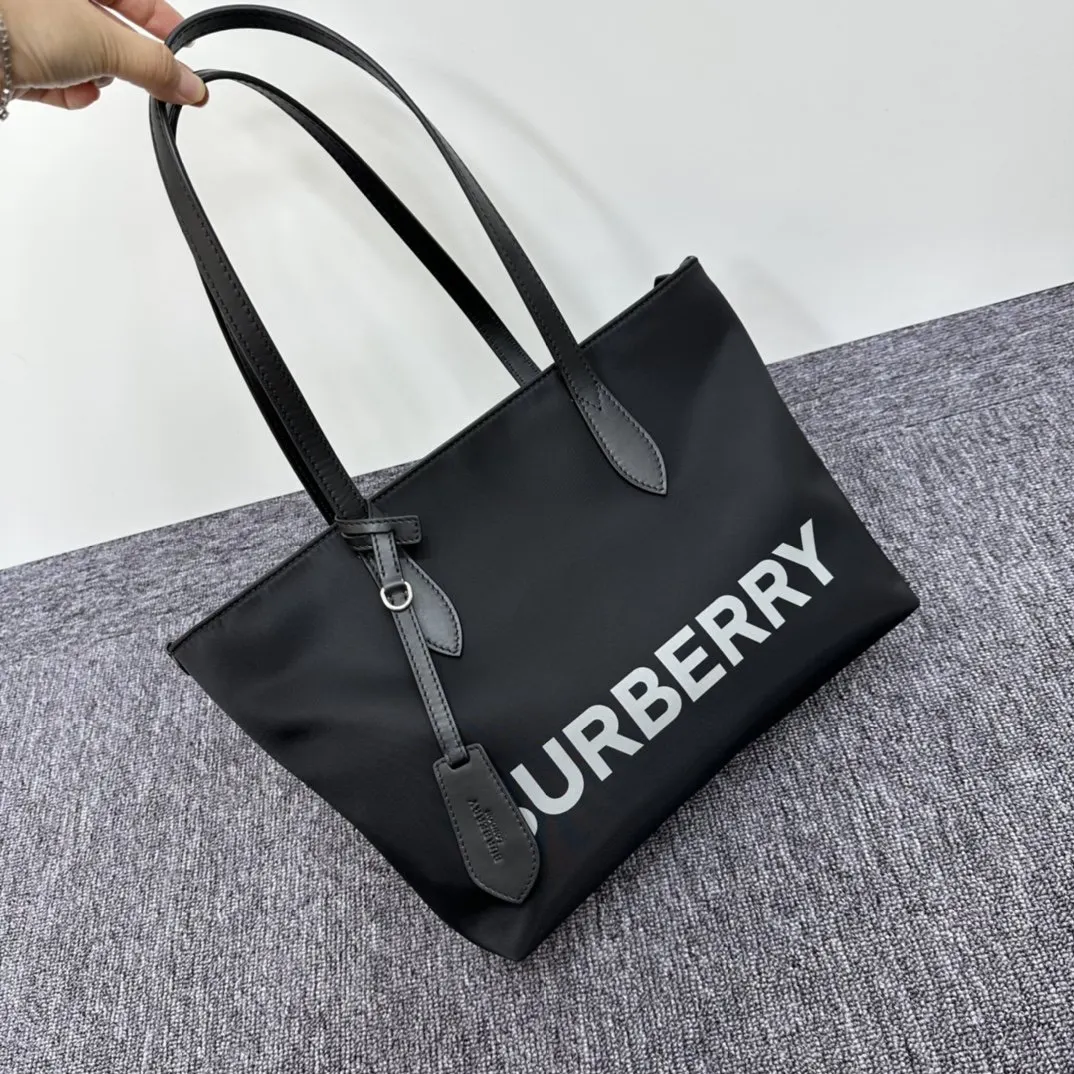 Burberry 尼龙 托特包 大容量托特款