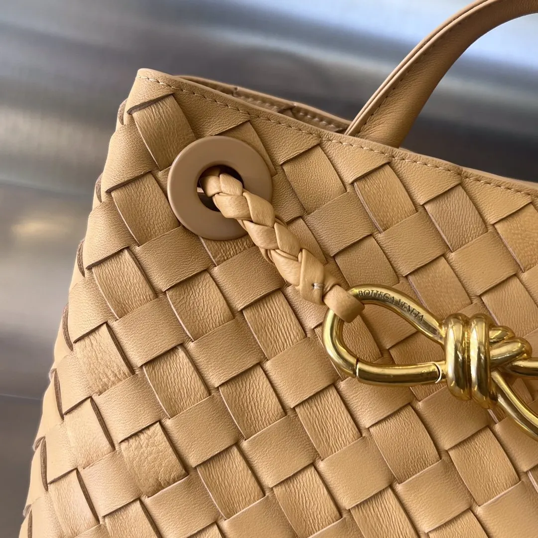 Bottega Veneta 金色 羊皮 斜背包 輕便斜挎款