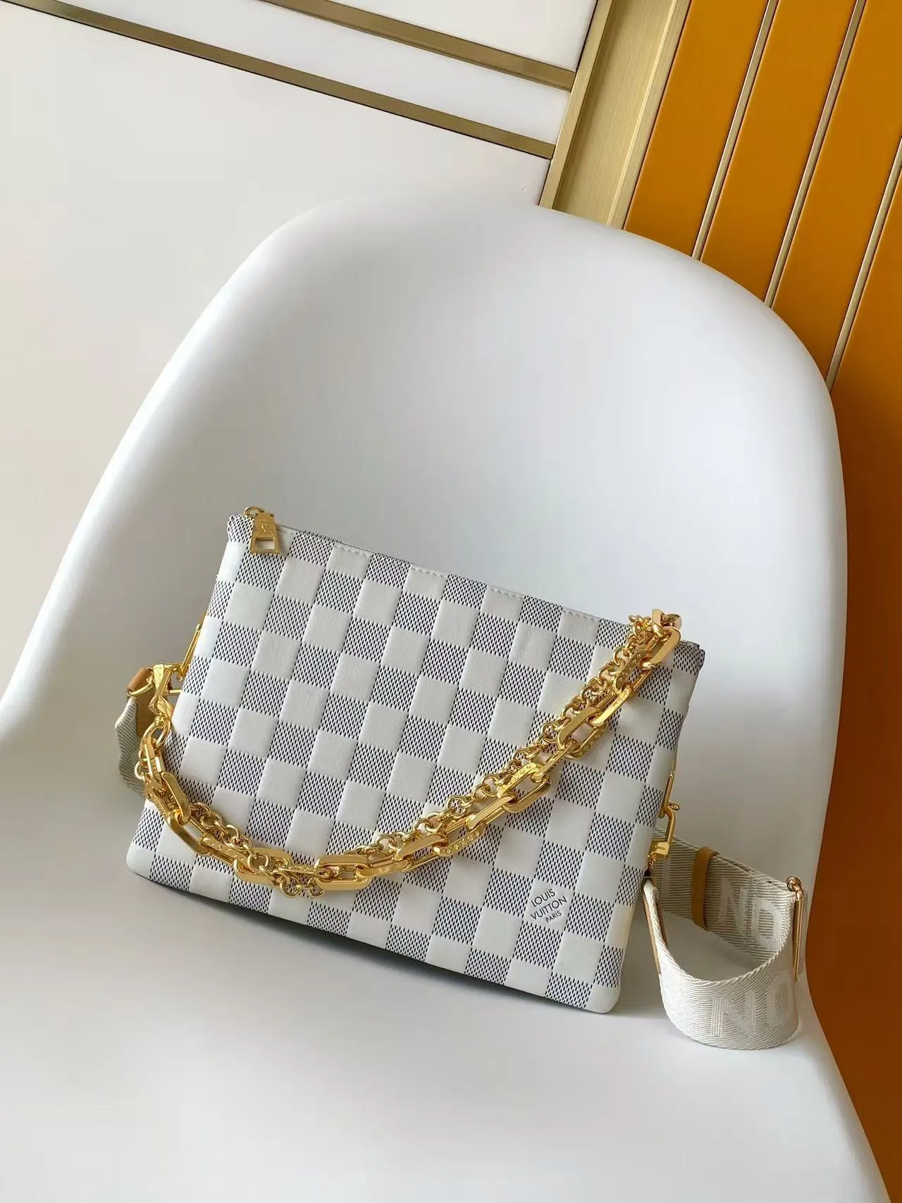 LV Coussin 黑白配色 鏈條包 單肩斜挎款