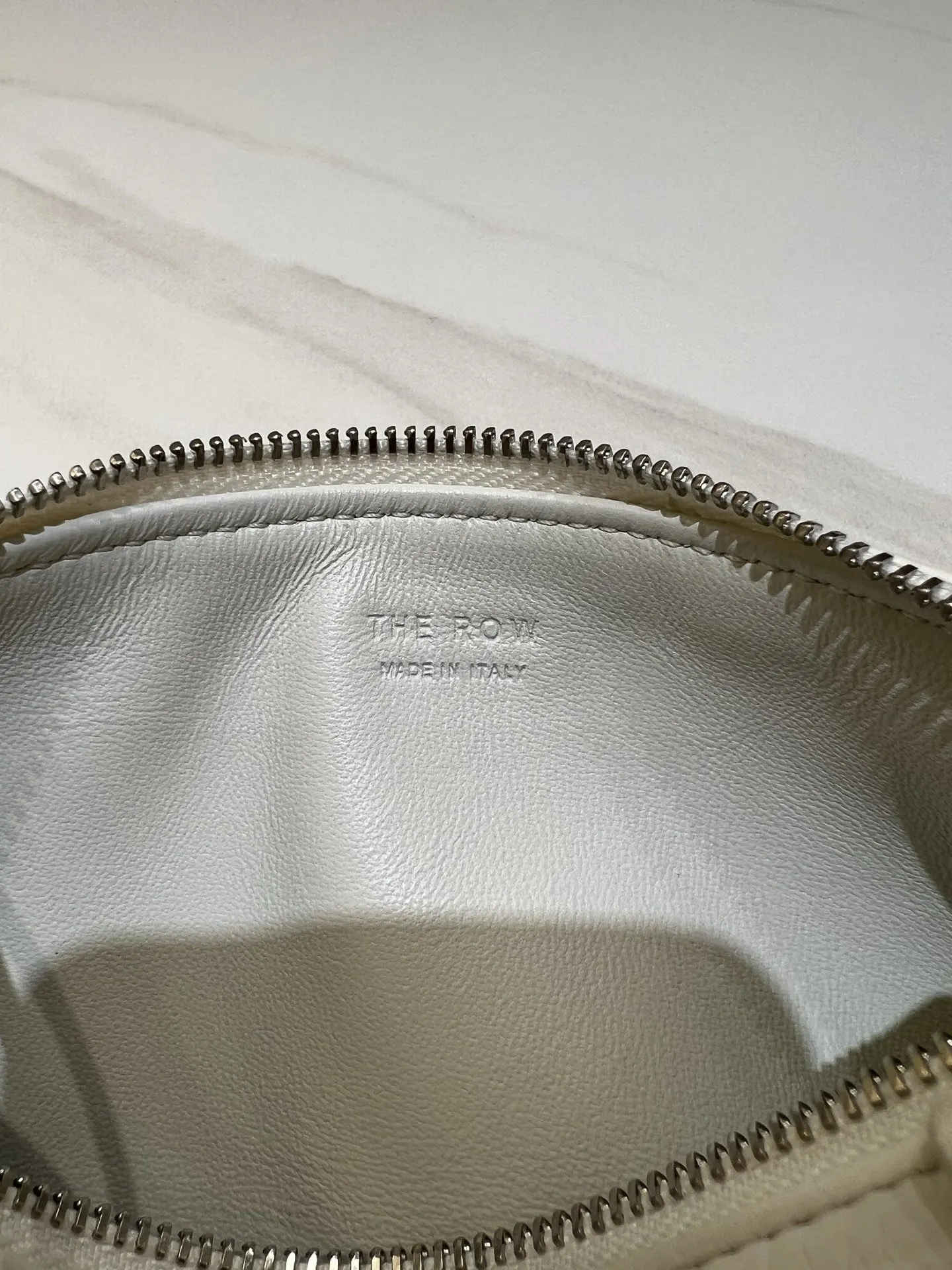 白色 牛皮 The Ro 笔袋手拎包 胎牛皮白色 笔袋包 手拿包 精致手拿款