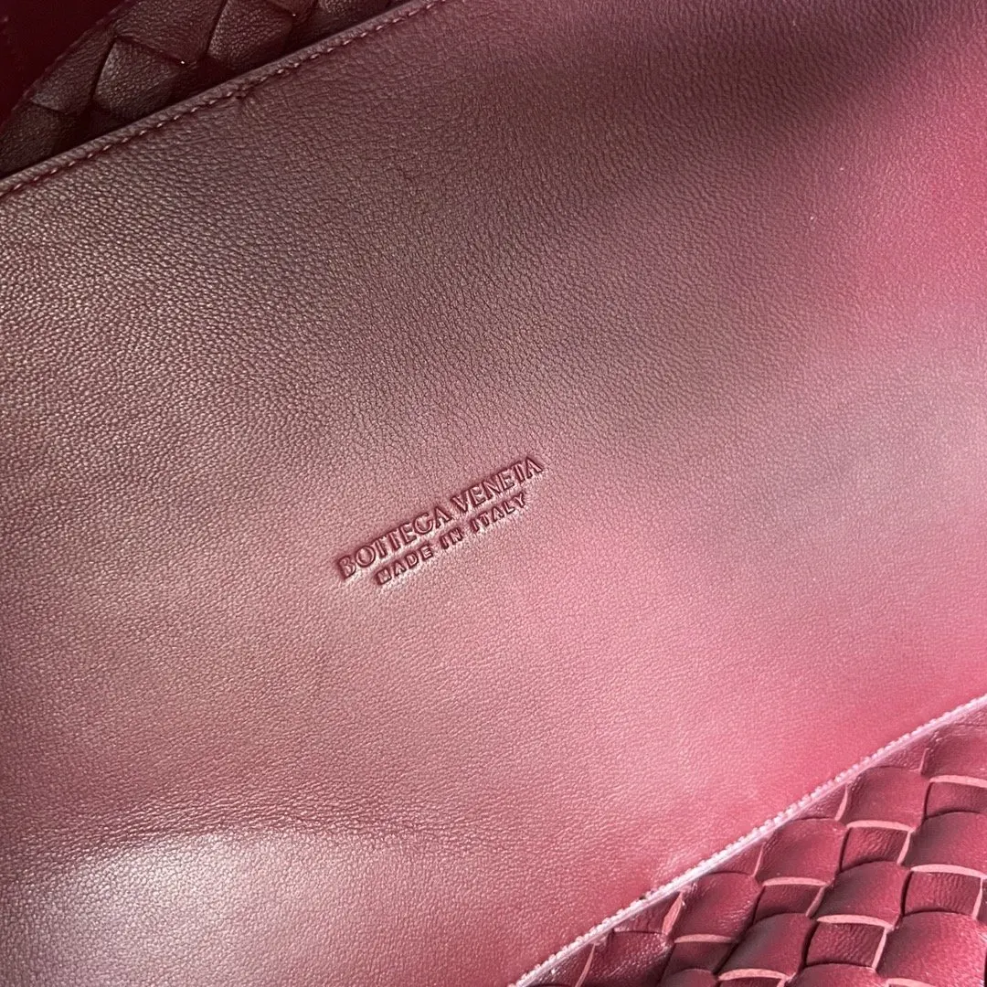 Bottega Veneta 金色 羊皮 斜背包 輕便斜挎款