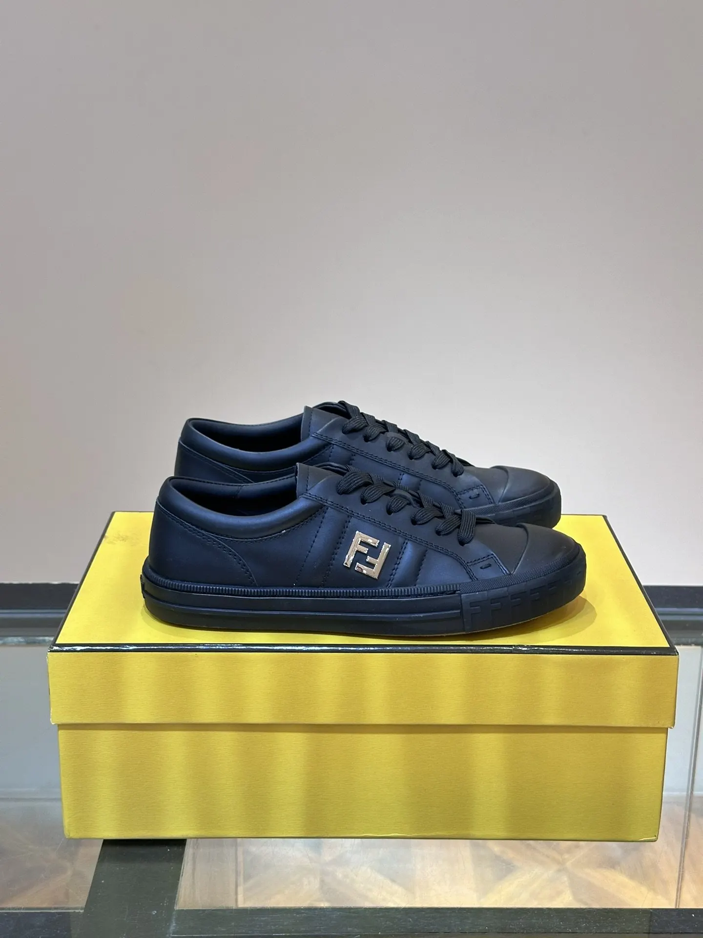 Fendi 运动鞋 休闲百搭款