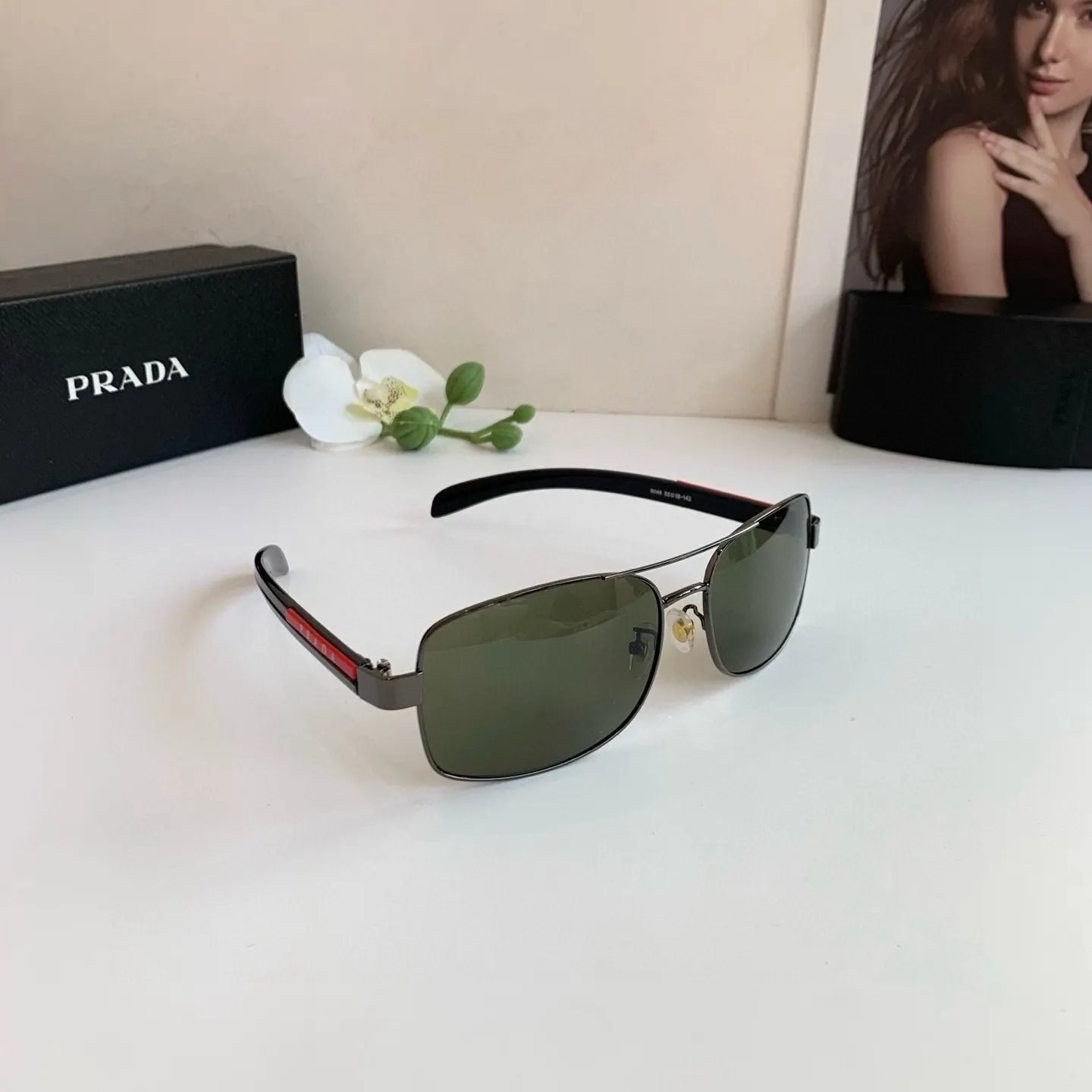 PRADA 太阳眼镜 時尚遮阳款