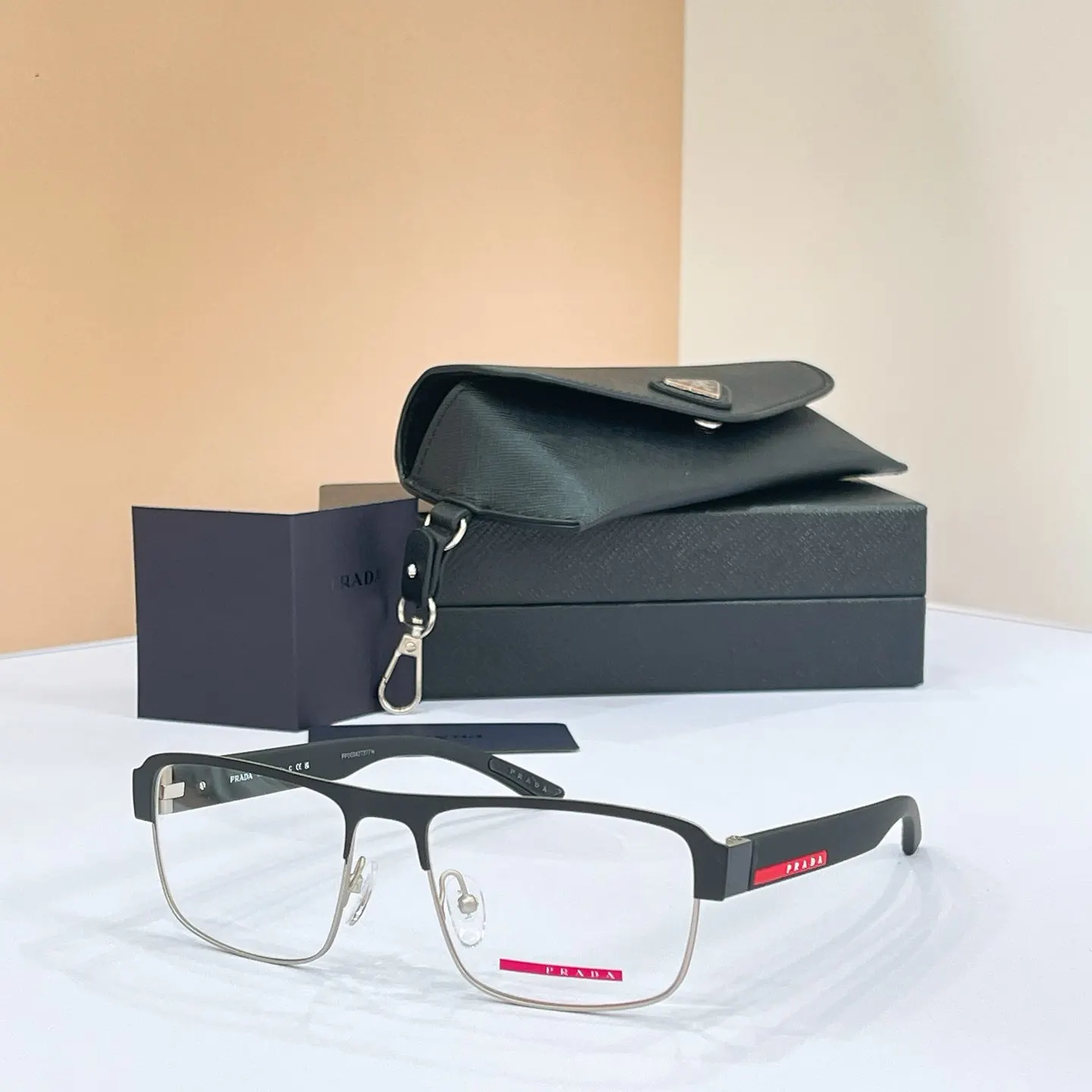 PRADA SPS 51R 太阳眼镜 時尚遮阳款