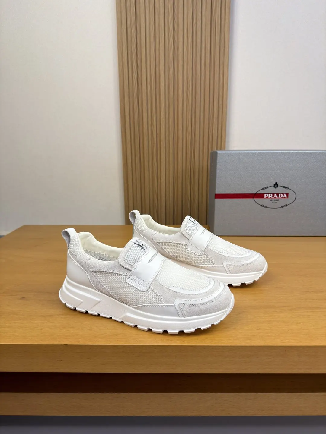 PRADA 牛皮 帆布 Logo 運動鞋 休閒運動款