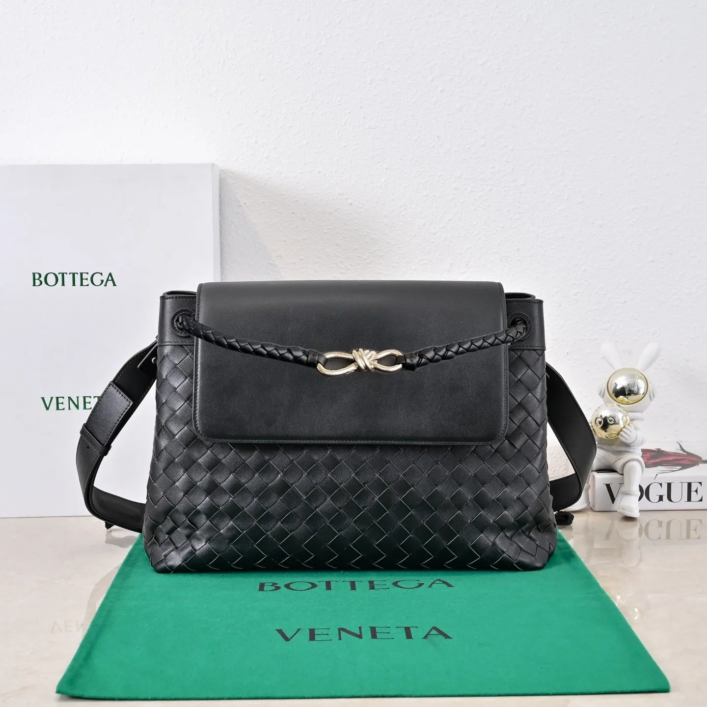 Bottega Veneta 小牛皮 斜背包 輕便斜挎款